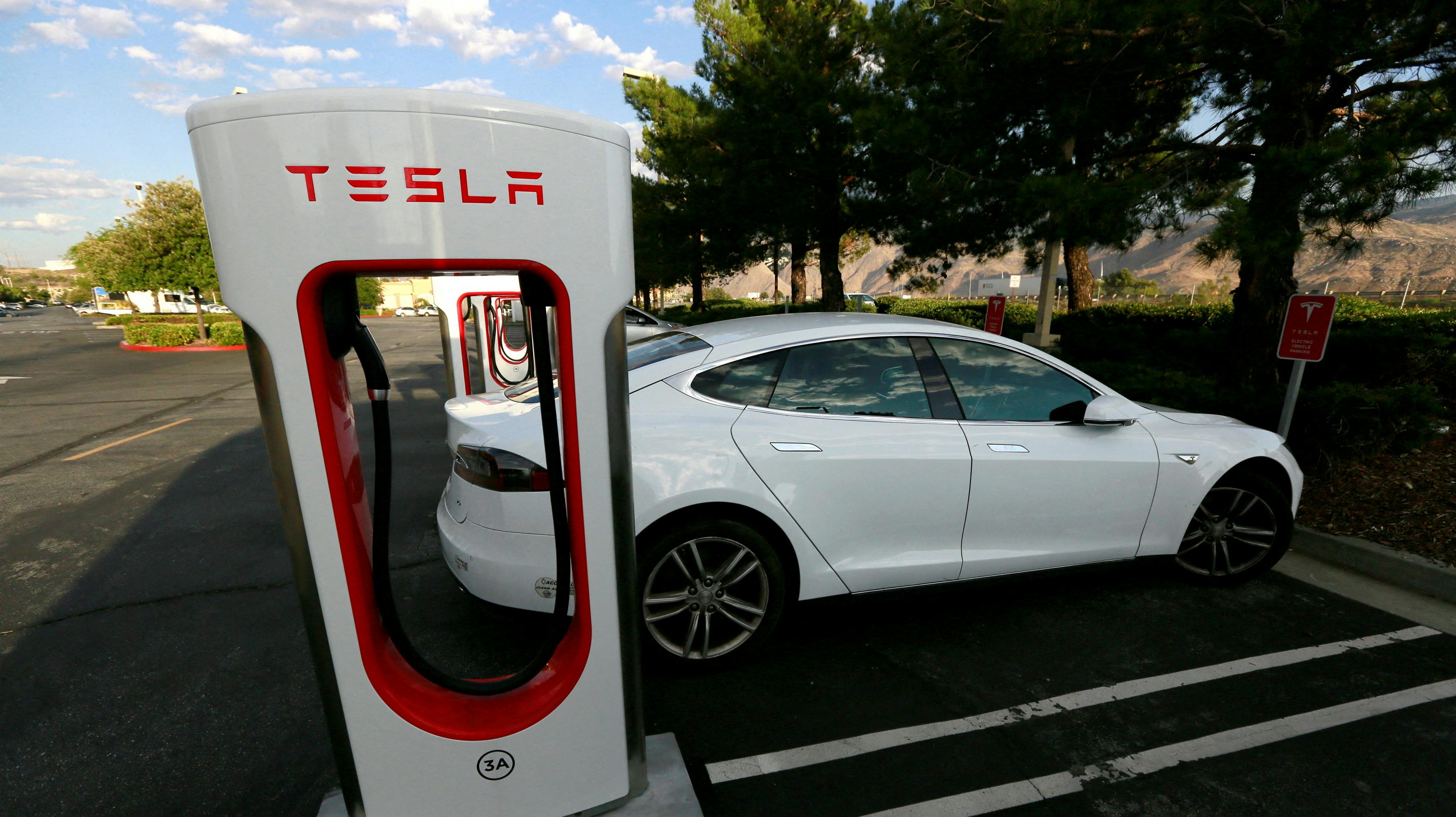 Prisen på Tesla Model 3 falder igen.