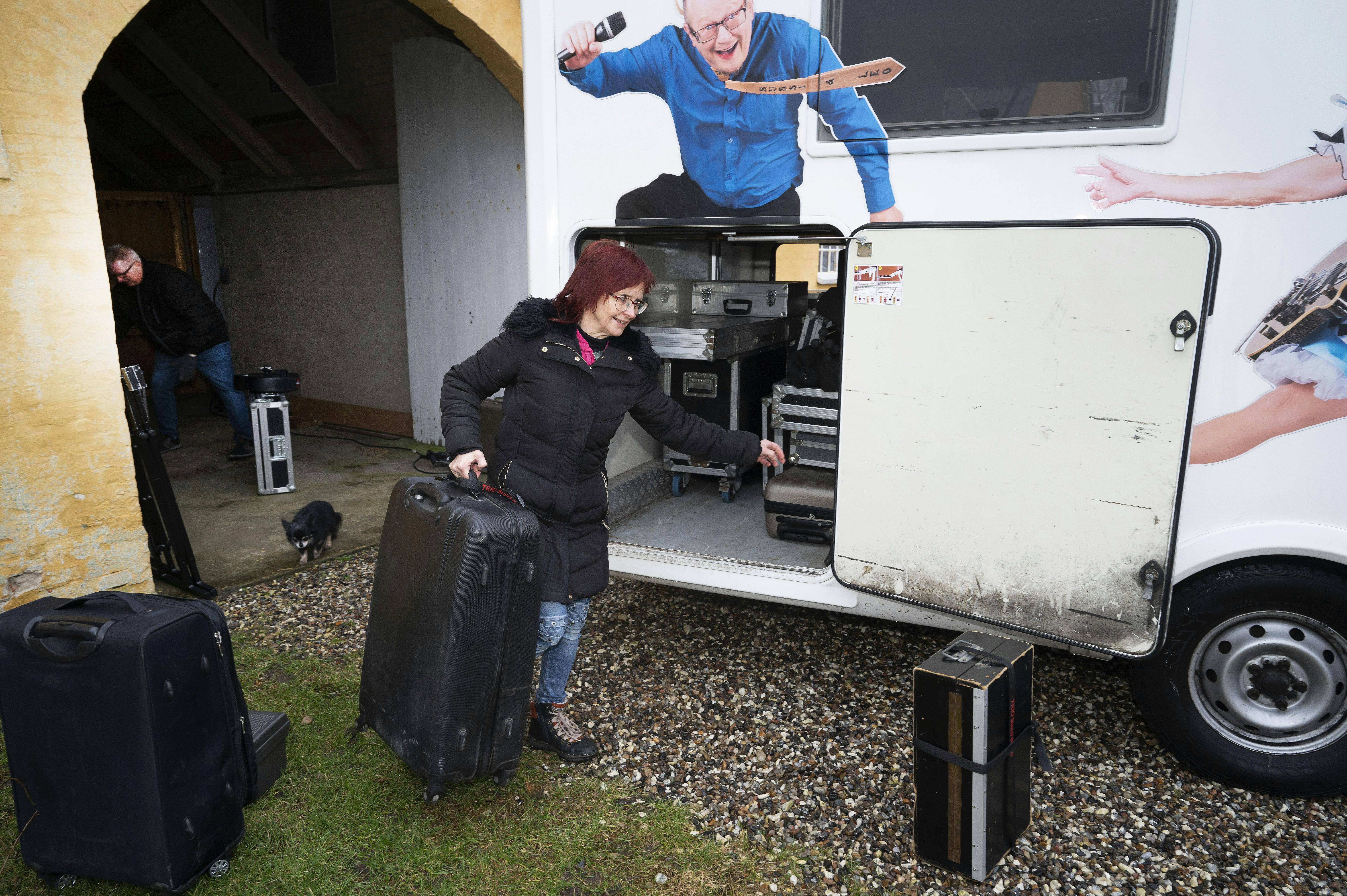 Sussi skal på første job med drengene, efter Leo døde den 18. februar. 