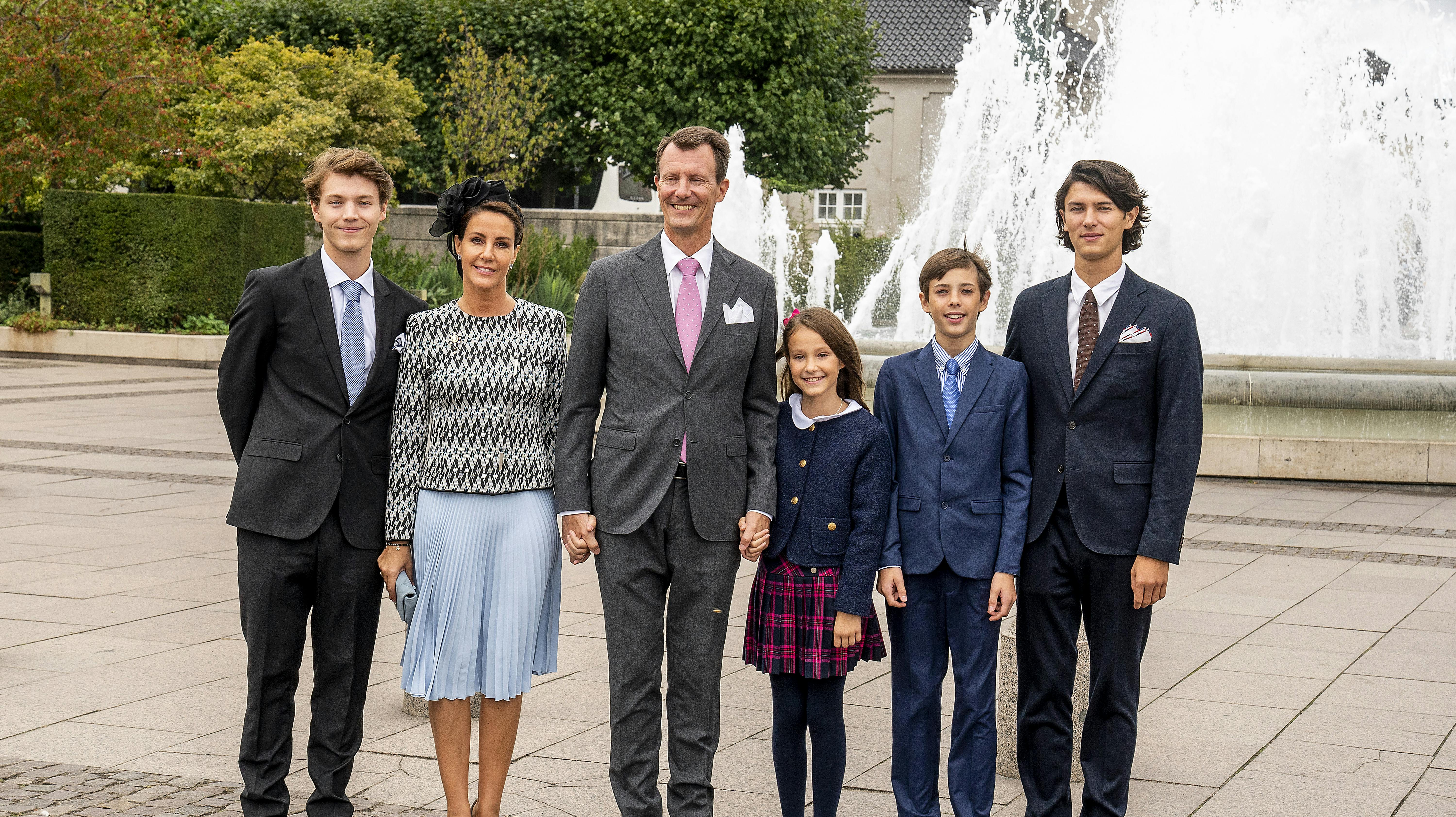 Familien er på skiferie lige nu, og grev Nikolai deler private billeder fra turen. 