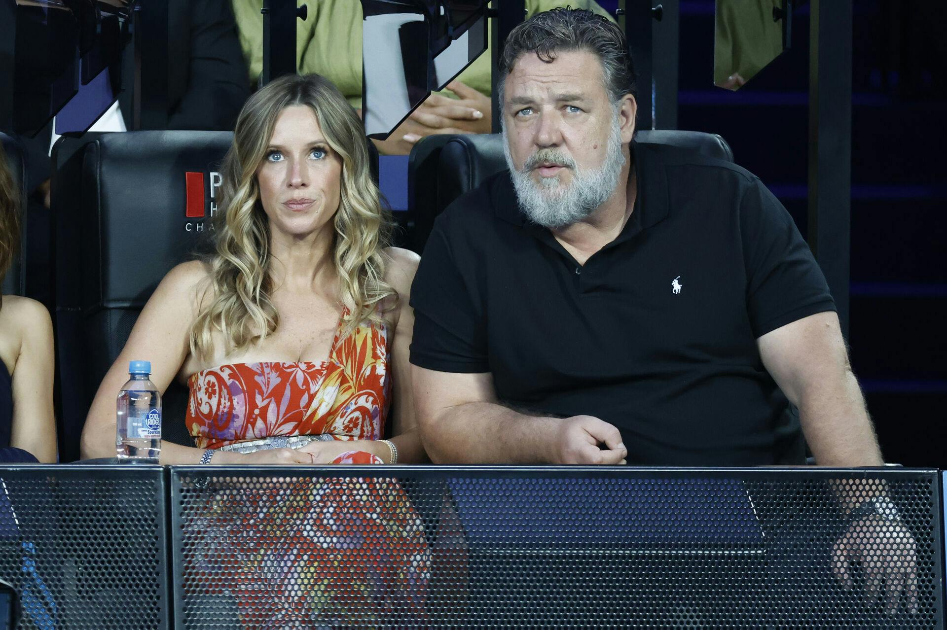 Russell Crowe og kæresten Britney Theriot som tilskuere til en tenniskamp i Melbourne tidligere på måneden.
