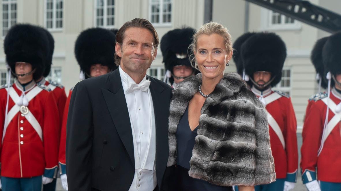 Forholdet mellem Jimmy Maymann-Holler og Christine Pram Kjølbye er så officielt, at parret sidste år var gæster til en af dronning Margrethes store fester.