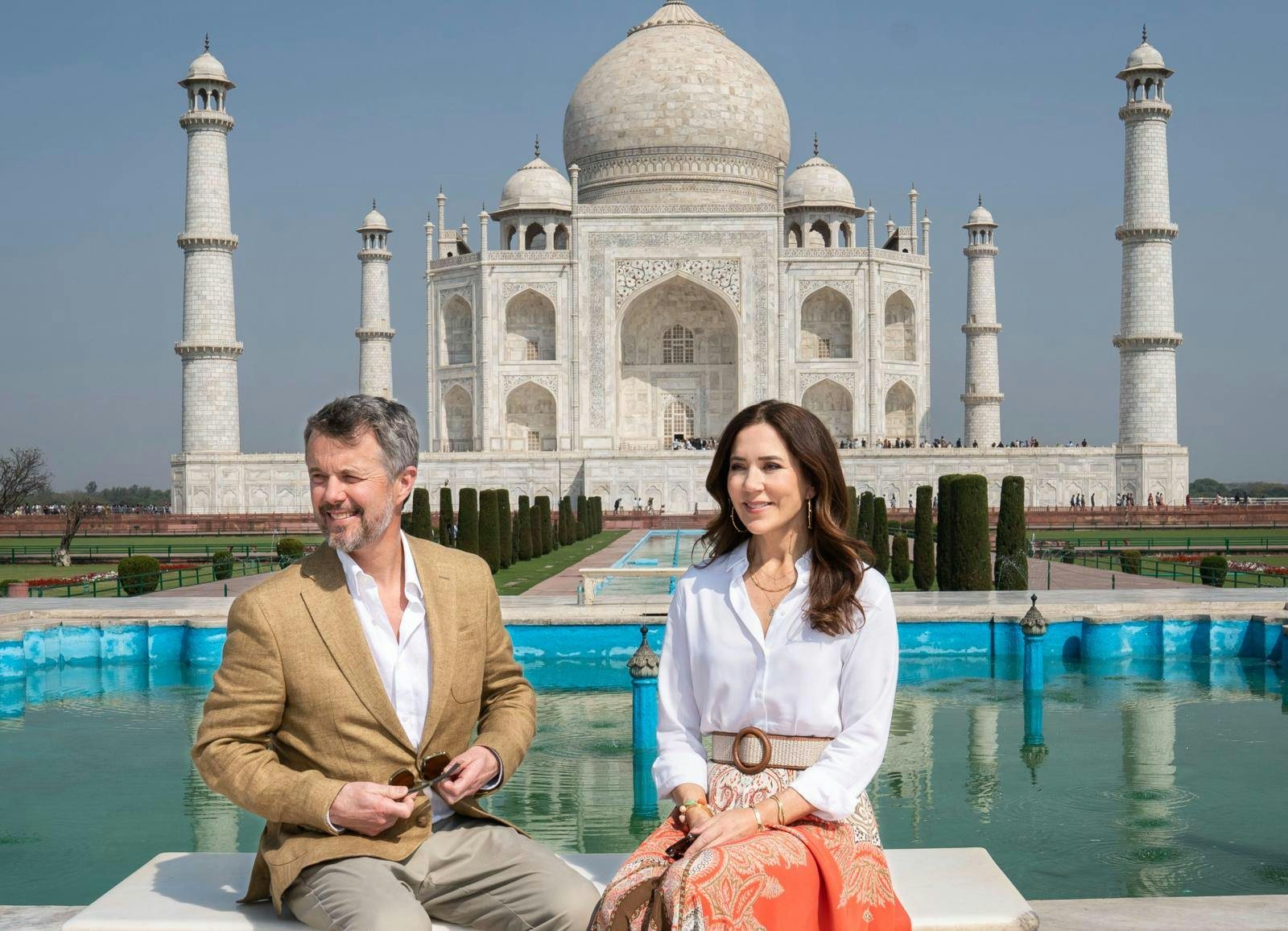 Kronprins Frederik og kronprinsse Mary blev selvfølgelig også foreviget foran ikoniske Taj Mahal.