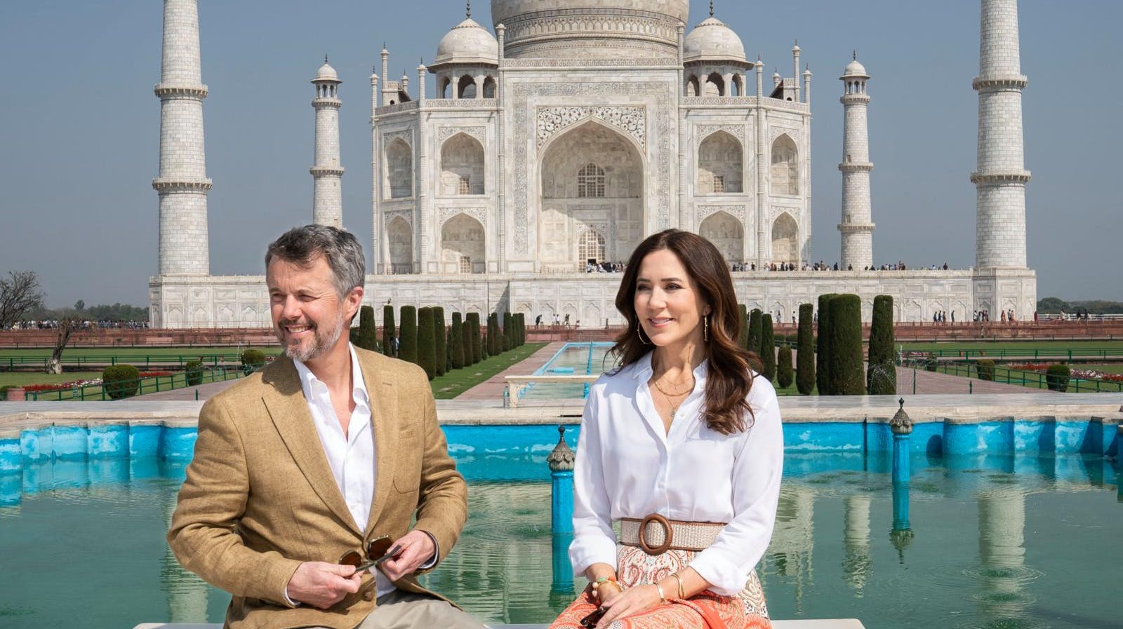 Kronprins Frederik og kronprinsse Mary blev selvfølgelig også foreviget foran ikoniske Taj Mahal.