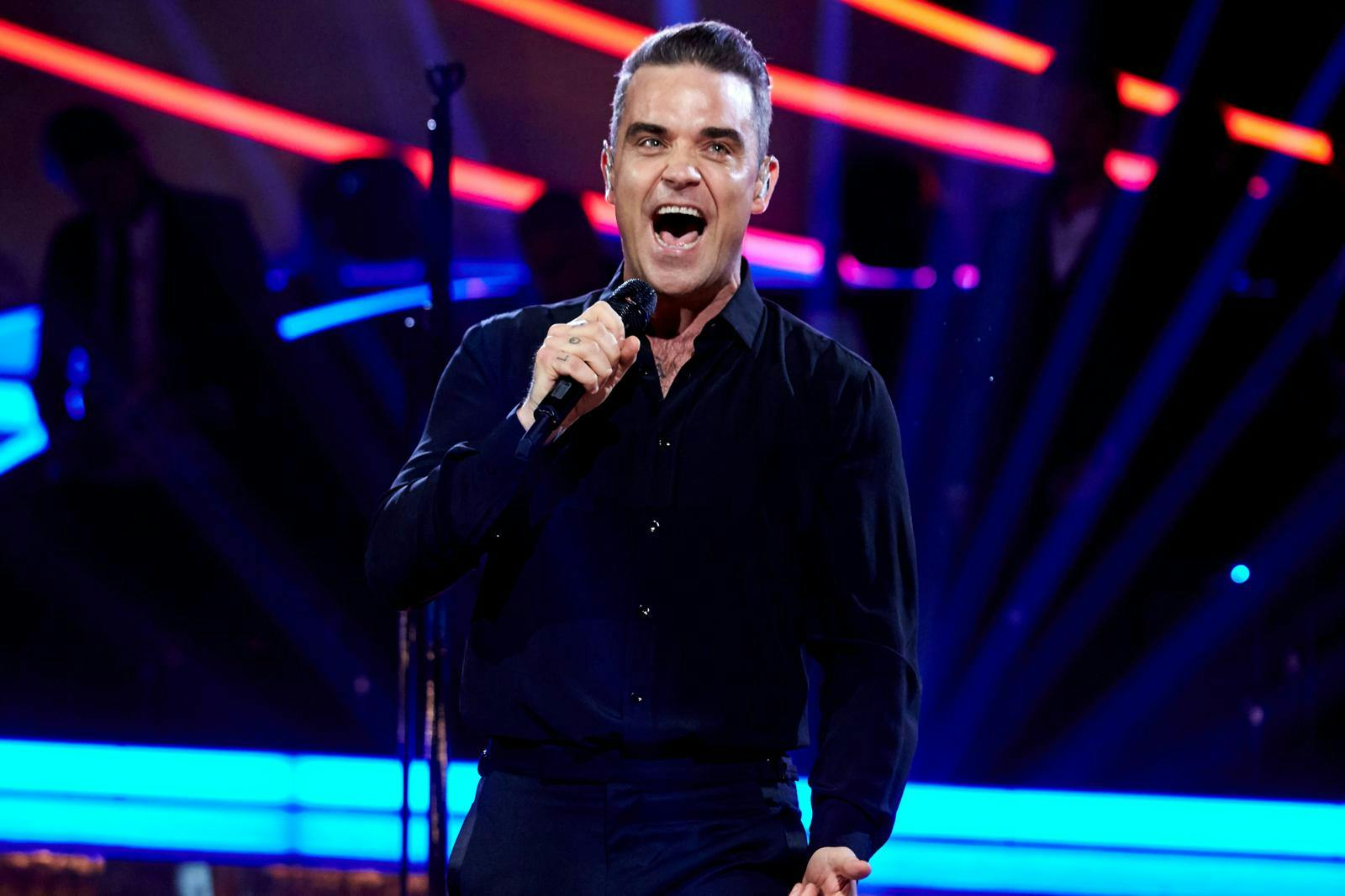 Det var et tydeligvis glædeligt gensyn mellem Robbie Williams og Peter Schmeichel efter koncerten i Royal Arena i aftes.&nbsp;