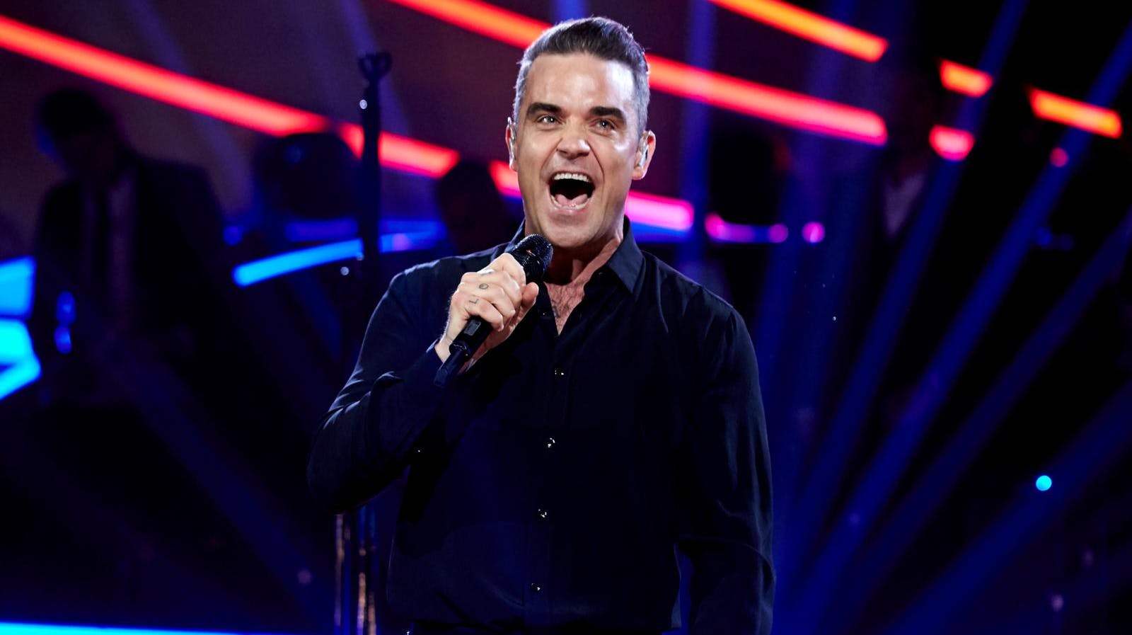 Det var et tydeligvis glædeligt gensyn mellem Robbie Williams og Peter Schmeichel efter koncerten i Royal Arena i aftes. 
