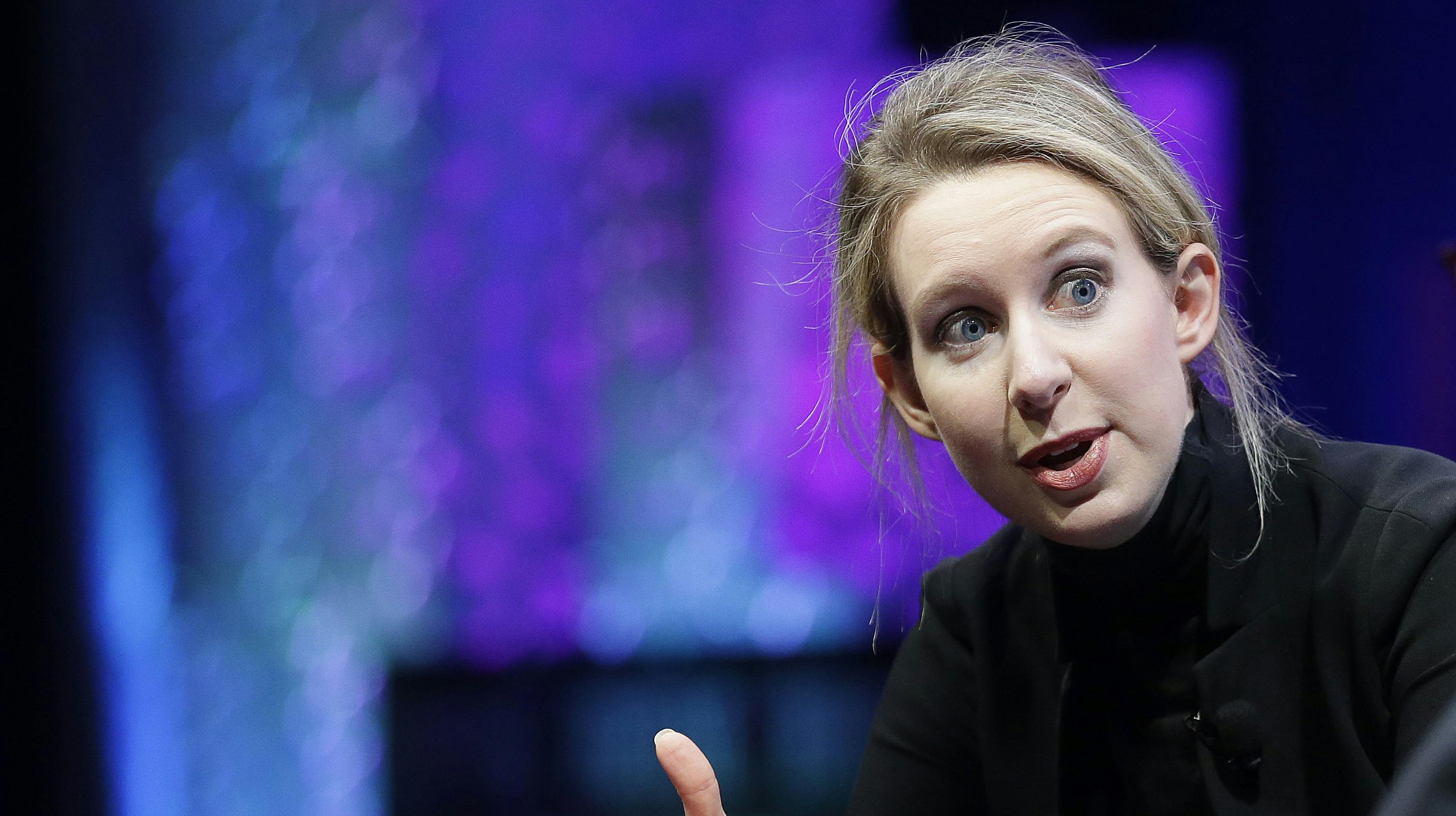 Elizabeth Holmes håber at kunne udsætte afsoningen af sin fængselsstraf.