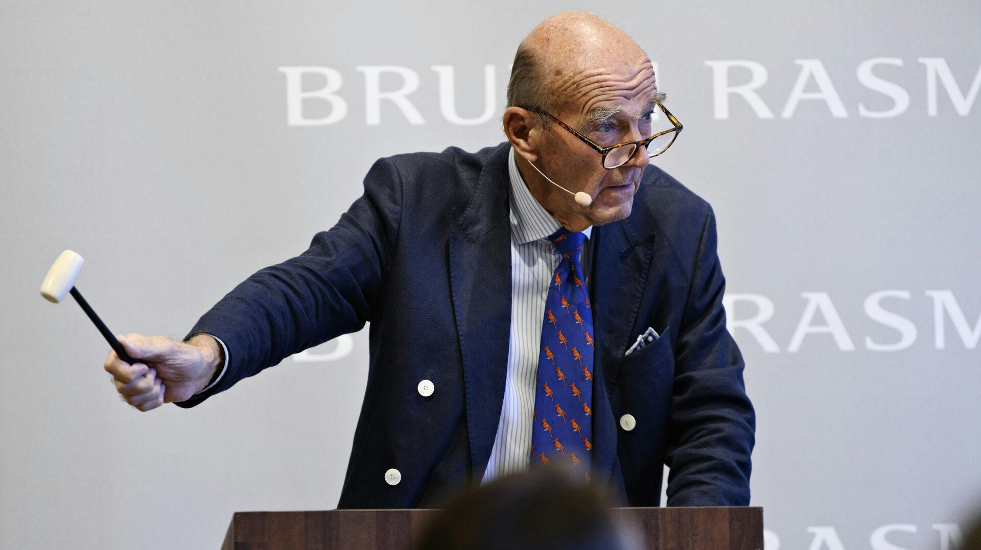 Jesper Bruun Rasmussen samt hans datter Alexa forlader auktionshuset. 