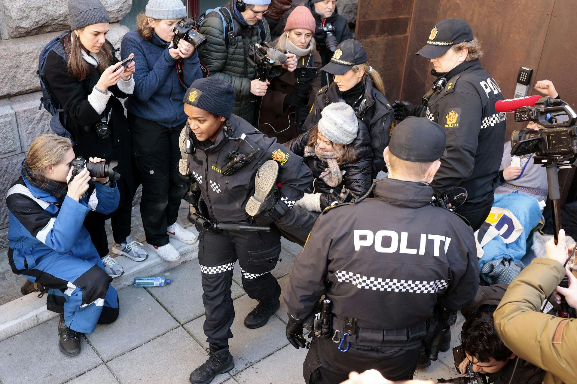 Greta Thunberg bliver tilbageholdt i Norge.