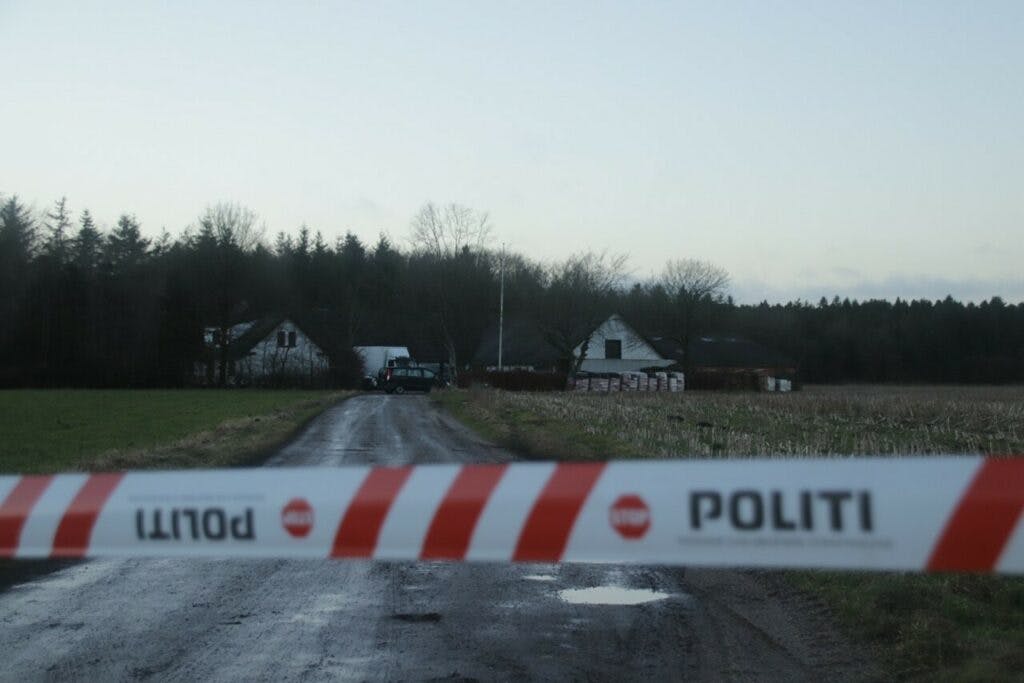 Udefra så alt normalt ud. Men på denne gård blev millioner af ulovlige cigaretter fremstillet.