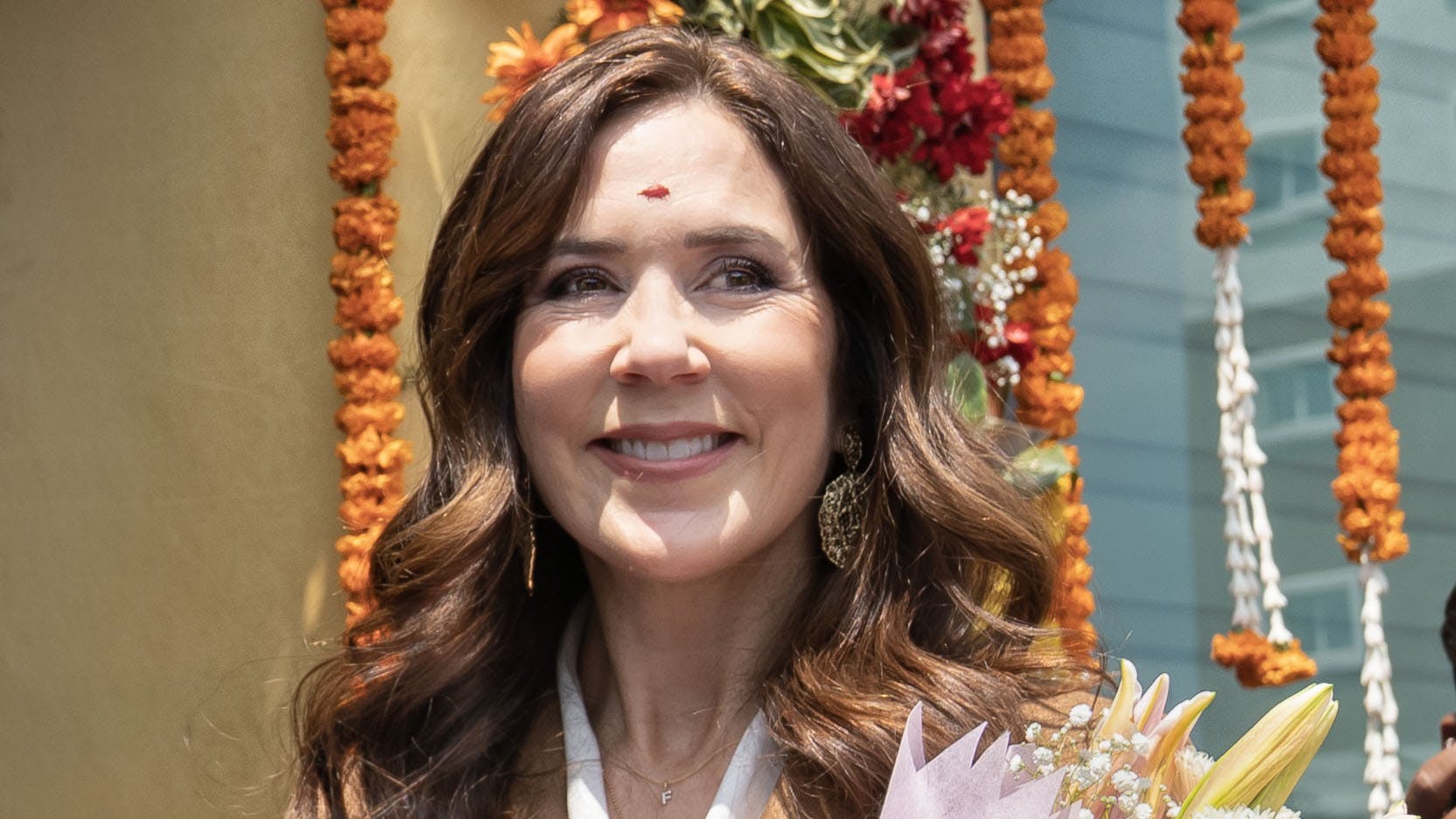 Mary blev udsmykket med den røde bindi i panden, da hun besøgte Grundfos' hovedkontor i Chennai. 