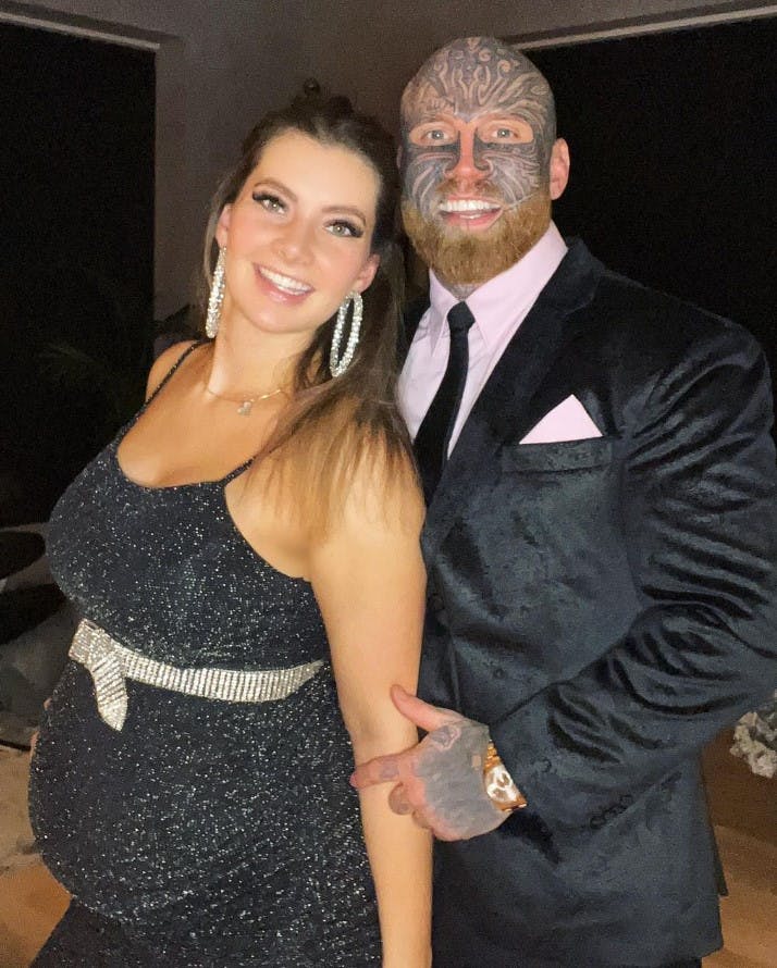 Jens og kæreste blev den 28. februar forældre til deres første datter Hope. 