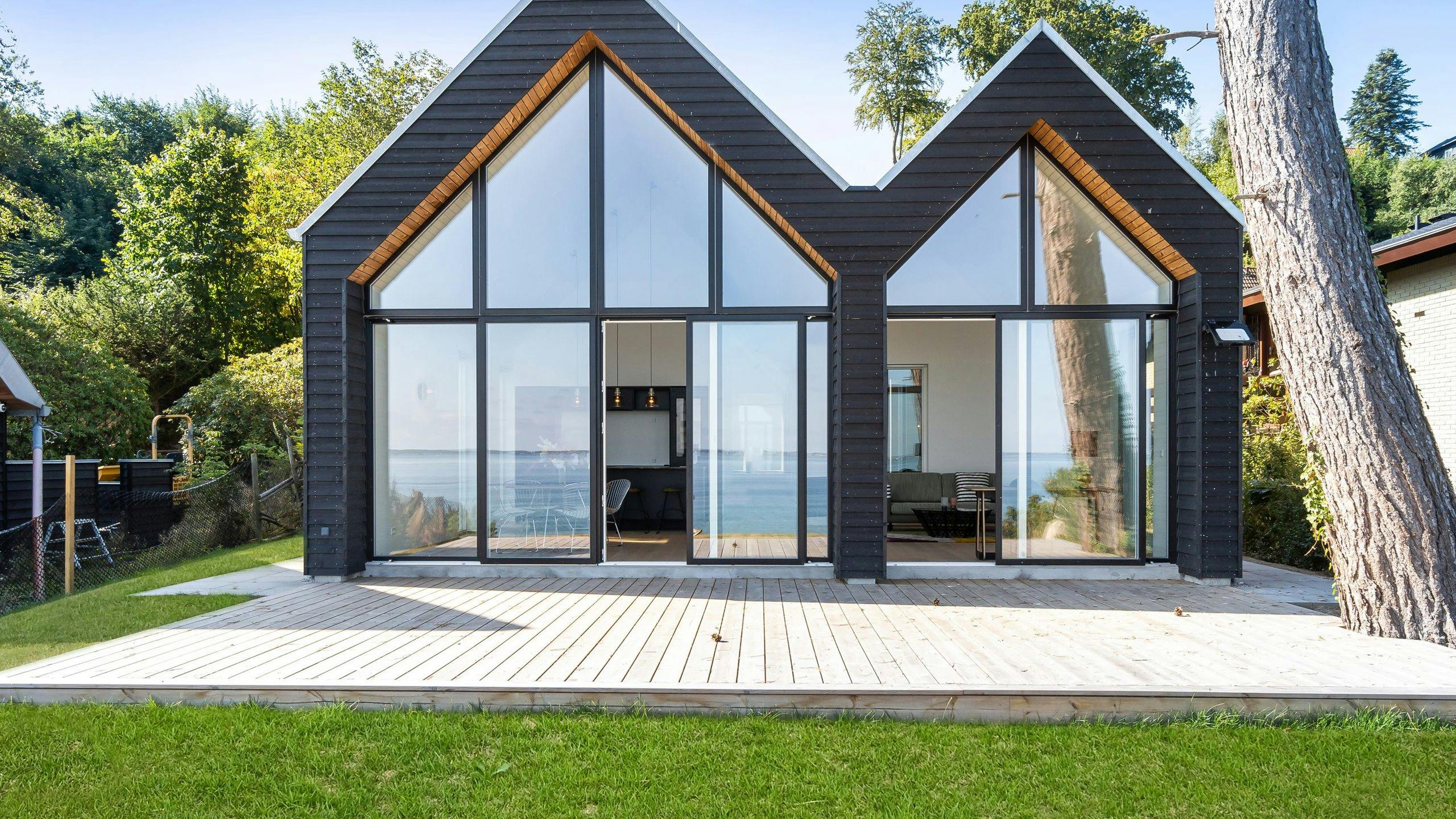 Boligen er på 139 kvadratmeter, mens selve grunden er 872 kvadratmeter.