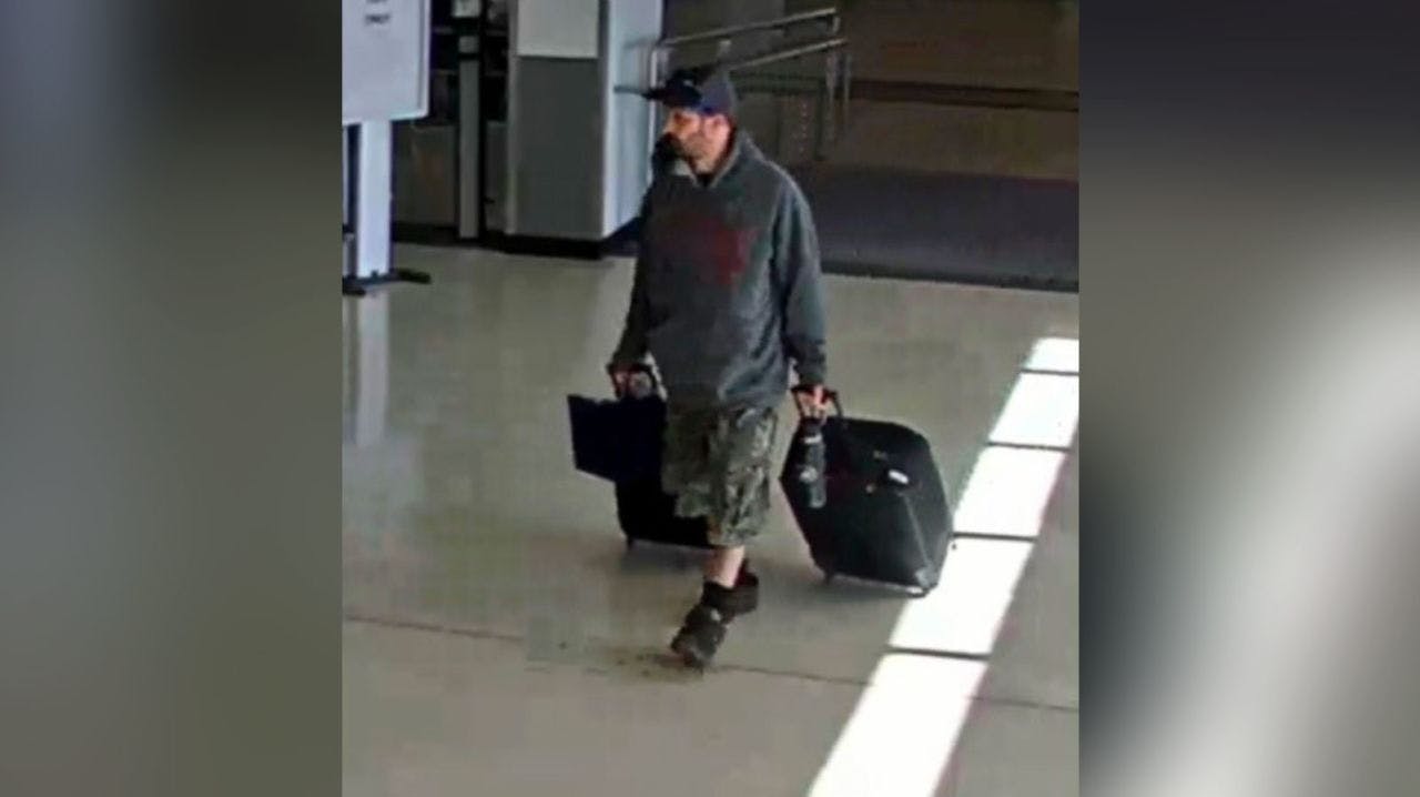 40-årige Marc Muffley blev i weekenden anholdt for at medbringe sprængstoffer på et indenrigsfly i USA.