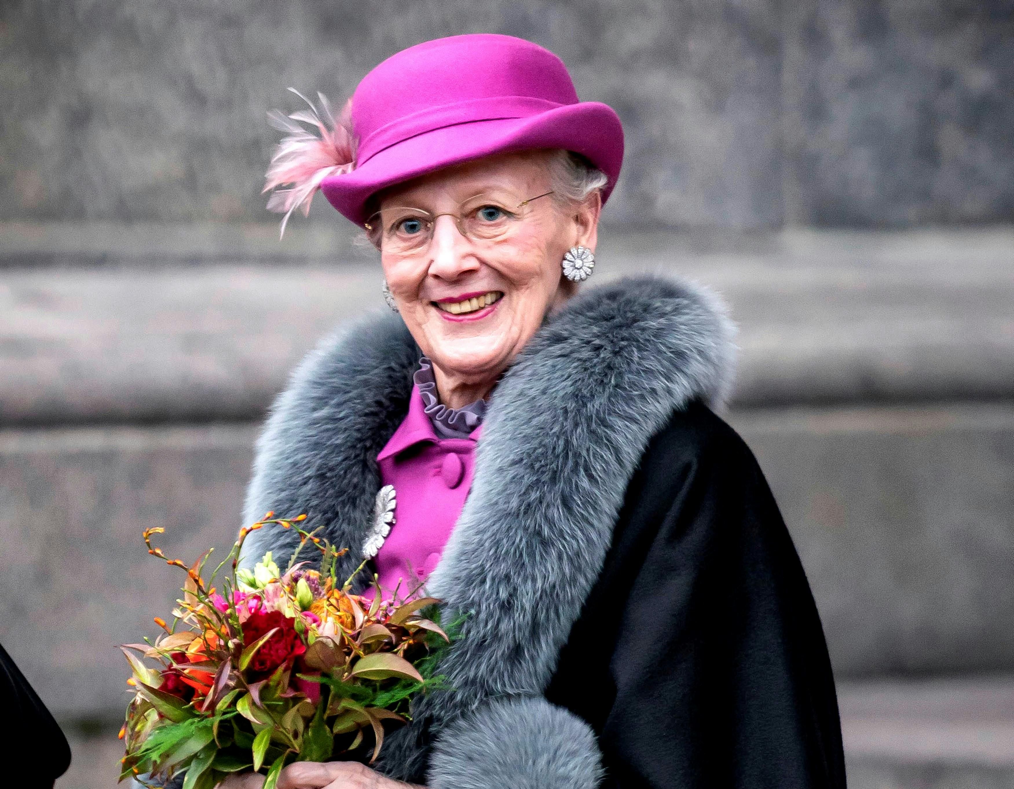Sump falsk maske Kongehuset deler dejlig nyhed: Dronning Margrethe tilbage igen | SE og HØR