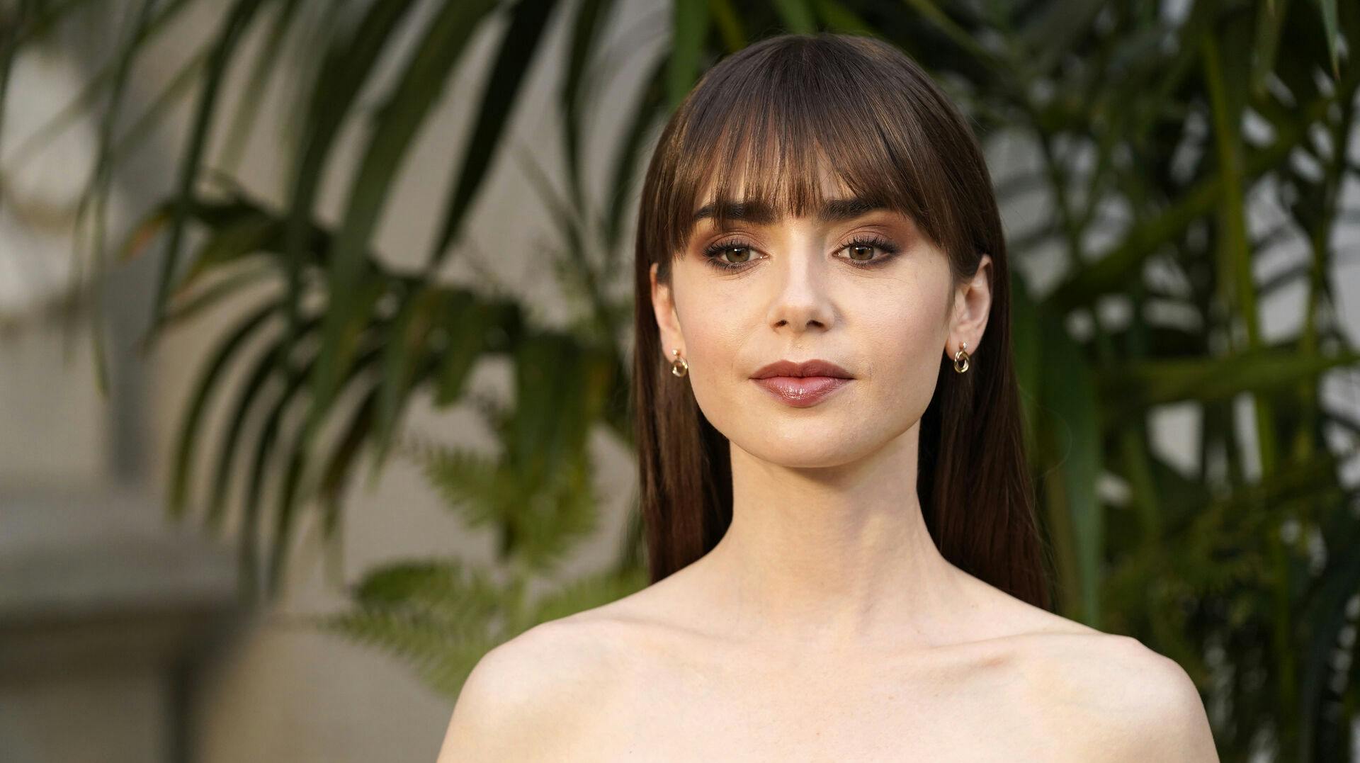 Lily Collins blev gift med sin mand, Charles Malcolm McDowell, i 2021.