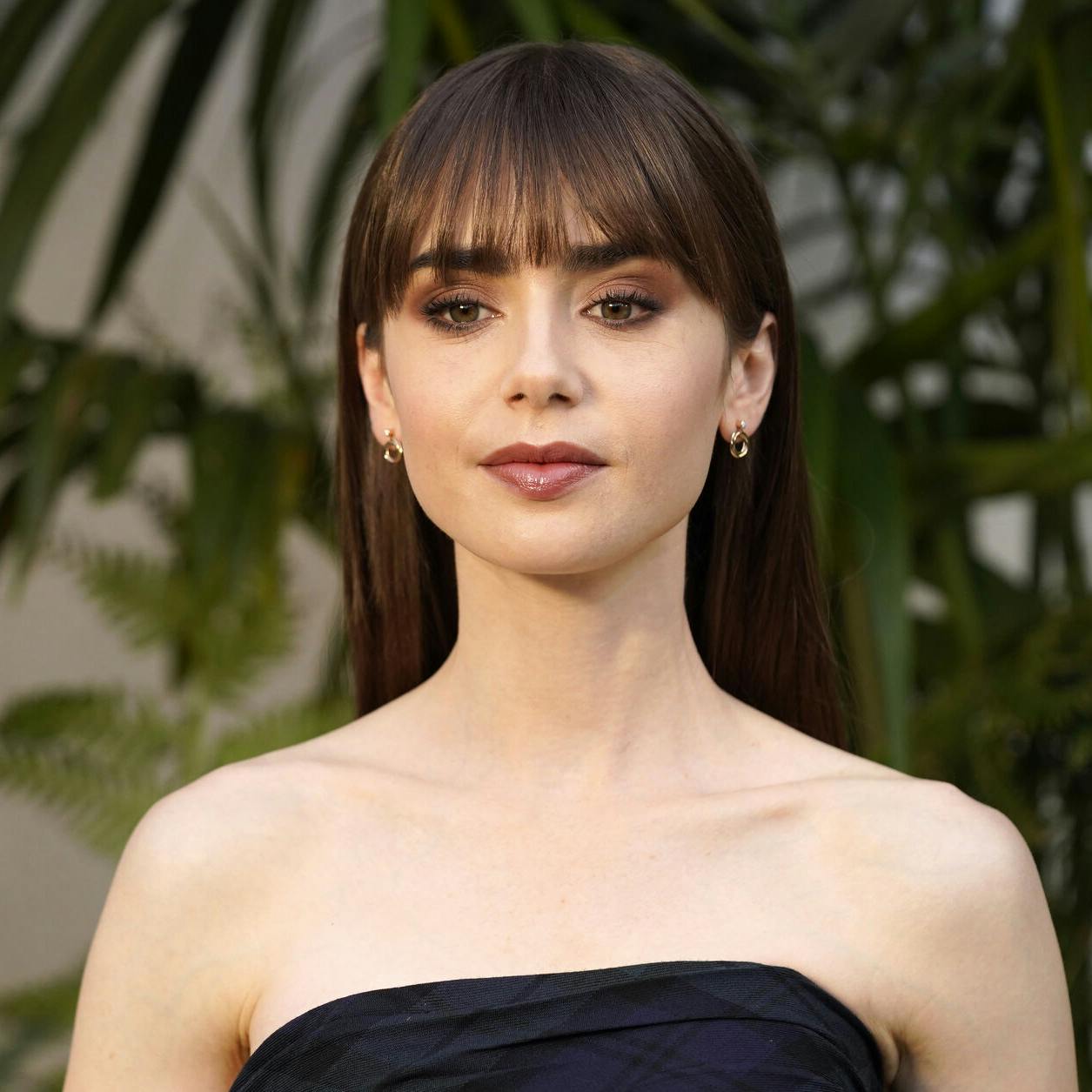 Lily Collins blev gift med sin mand, Charles Malcolm McDowell, i 2021.