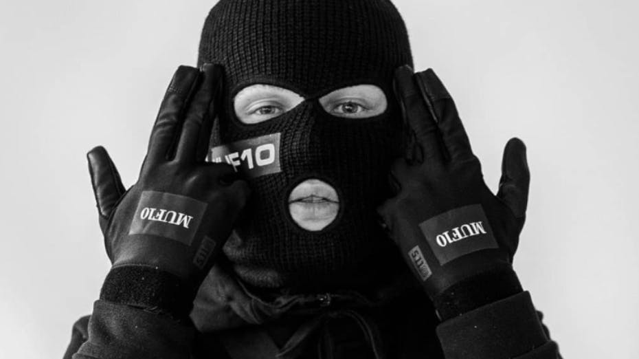 Den danske rapper "Miklo" skal en tur bag tremmer - og det er på en fire år lang dom.