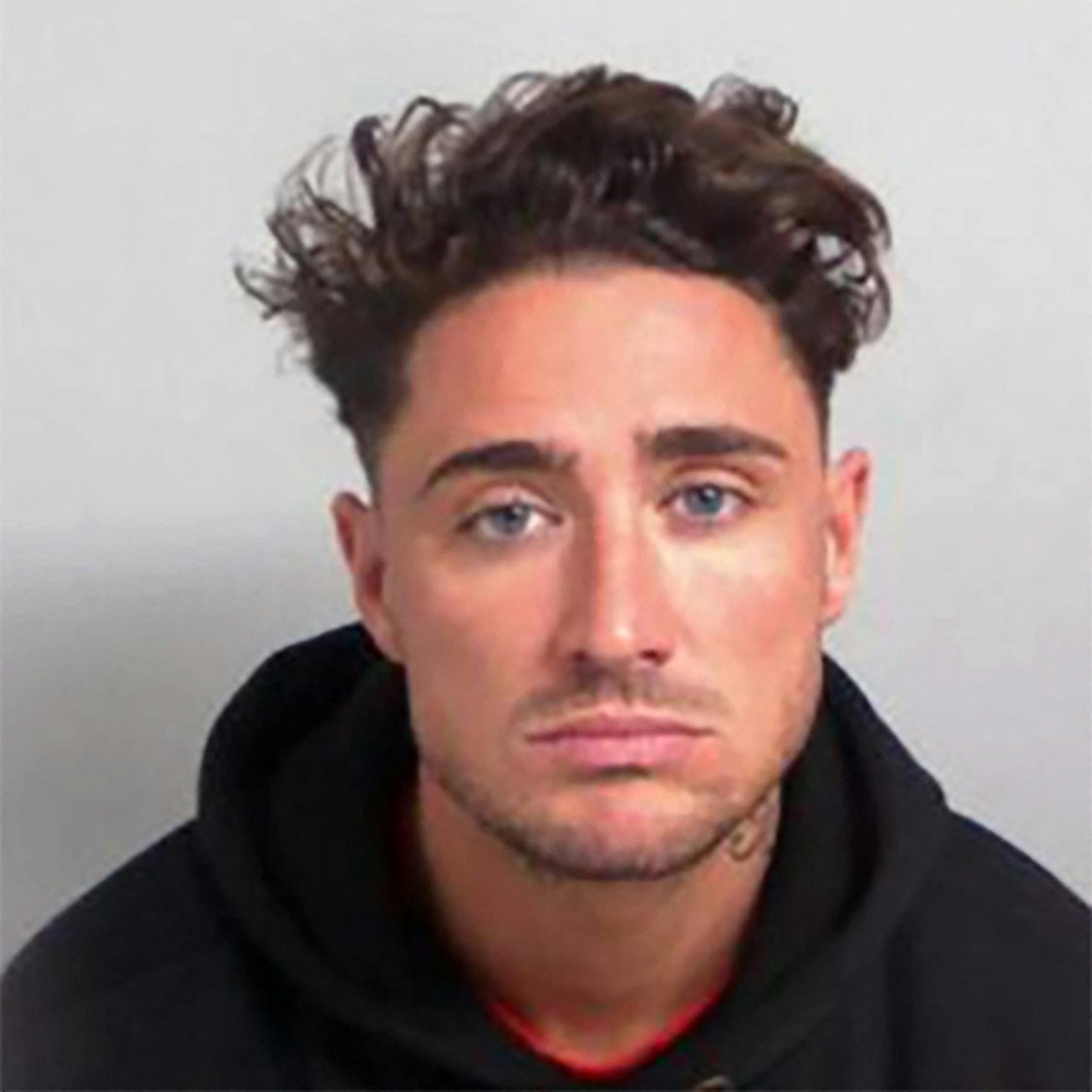 Stephen Bear skal 21 måneder bag tremmer. 