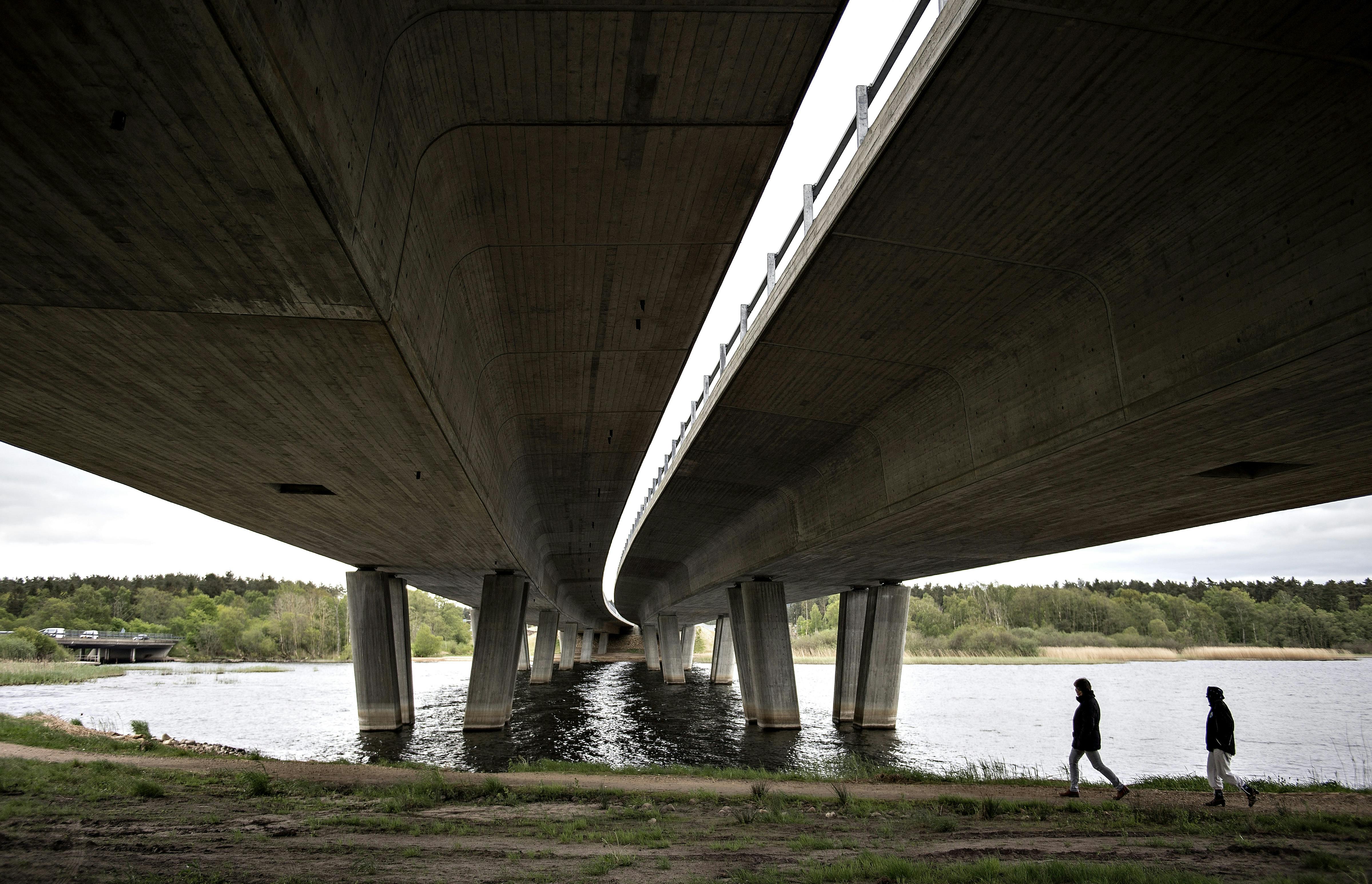 &nbsp;Her&nbsp;ses&nbsp;motorvejsbroen&nbsp;over&nbsp;Gudenåen&nbsp;lige&nbsp;før&nbsp;Silkeborg&nbsp;by.