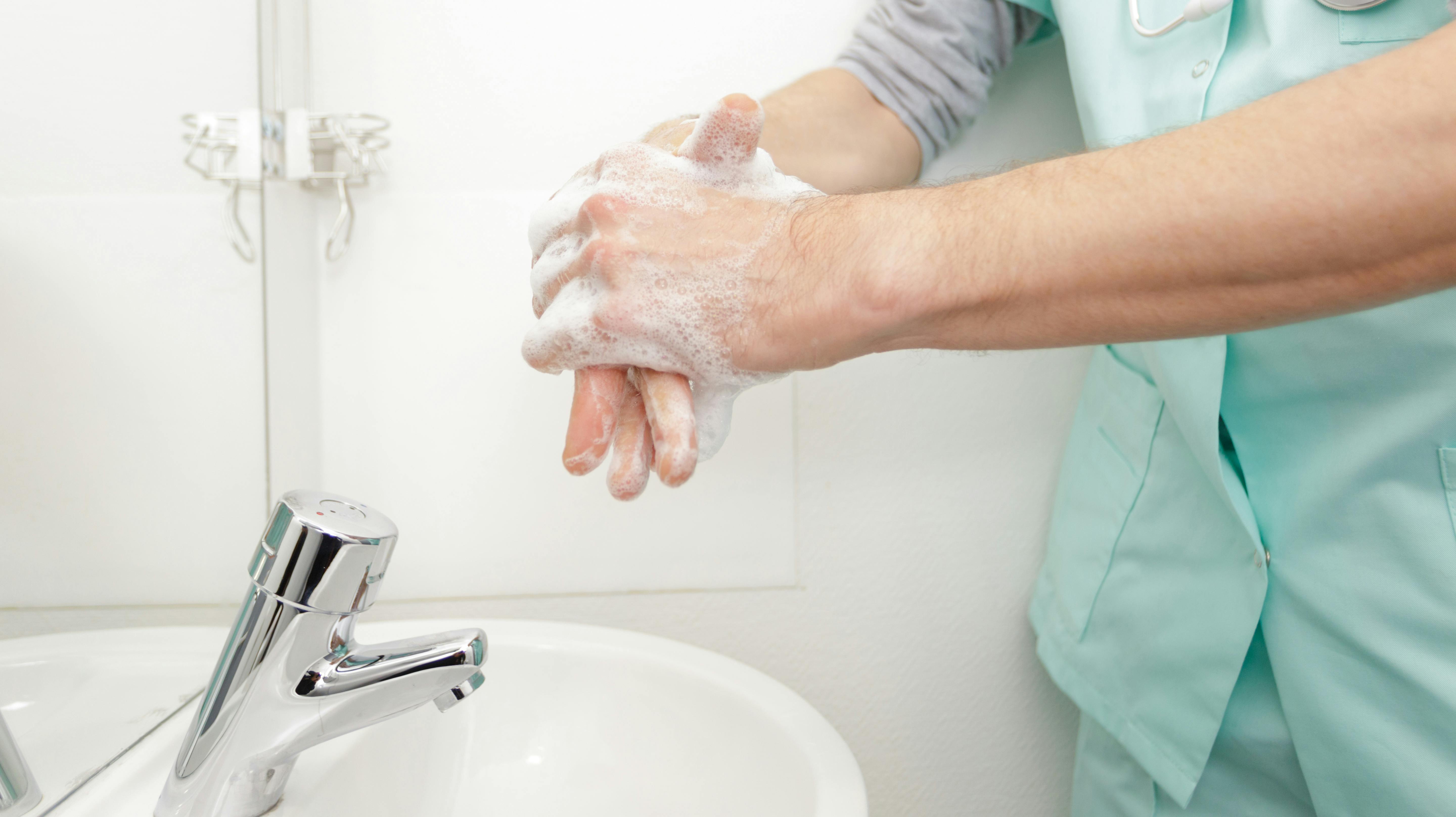 En mand i 60'erne fik ved en fejl amputeret sin penis og kræver nu erstatning. 