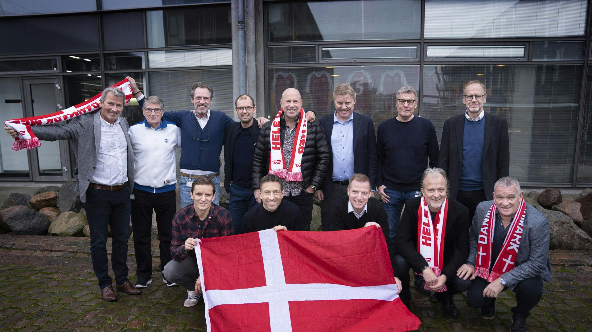 En misset kvalifikation til VM i 1994 efter et nederlag til Spanien, skabte drengehørm i omklædningsrummet på landsholdet. Det udviklede sig til, at John "Faxe" Jensens tis blev drukket for 27.000 kroner.
