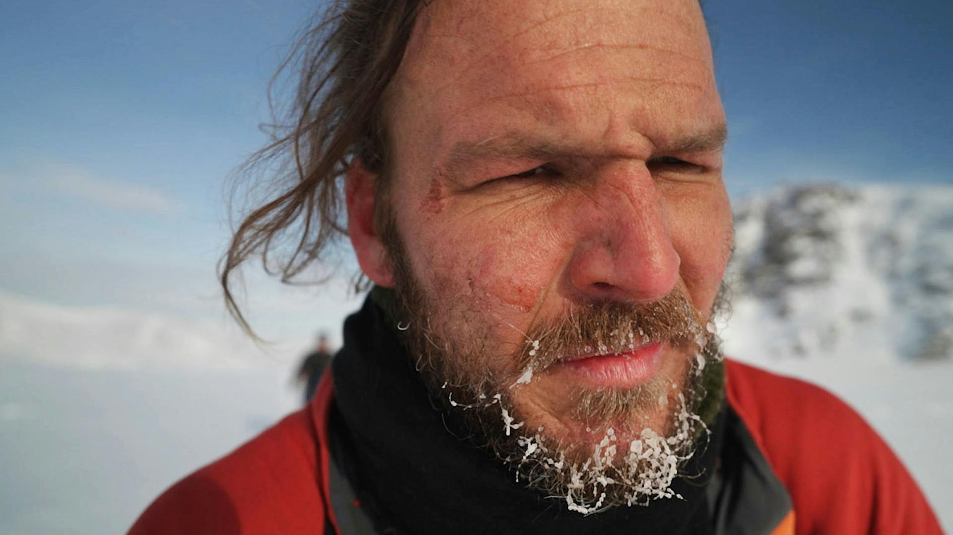 Emil Midé Erichsen bliver overmandet af savn i sidste afsnit af TV 2-serien "Den sidste breddegrad".