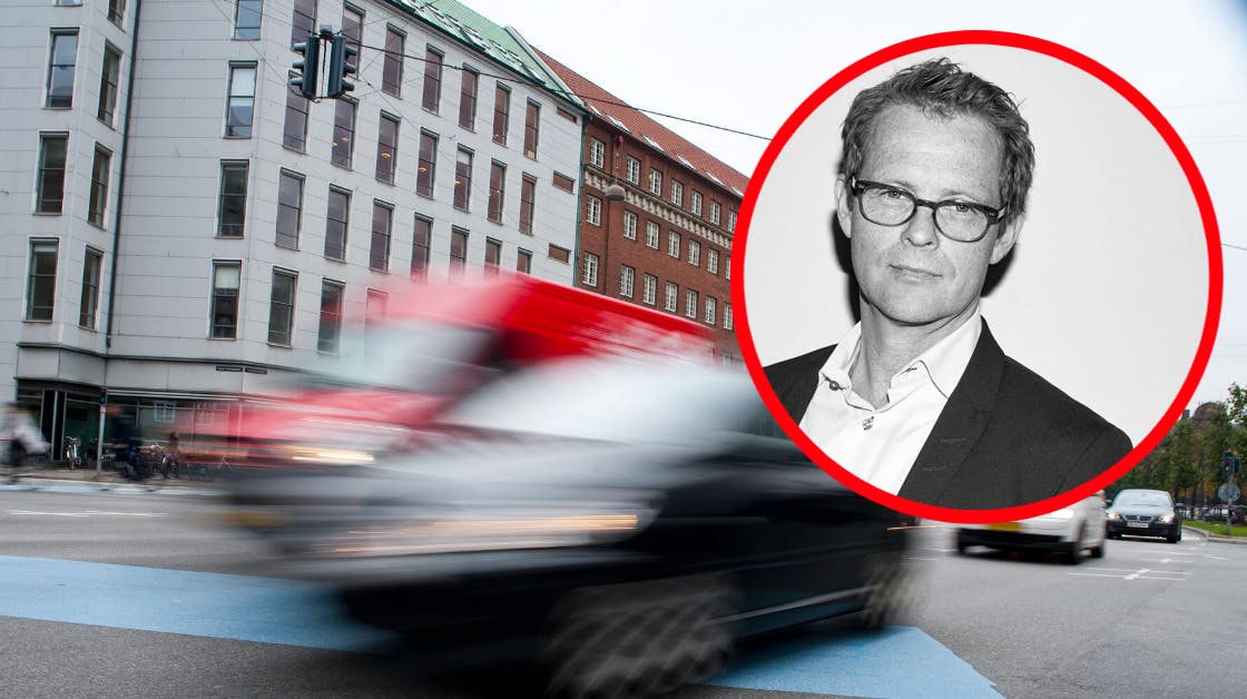 Kresten Schultz-Jørgensen kørte ifølge politiet sidste år tydeligt påvirkede og for stærkt rundt i trafikken. Nu risikerer han at miste sit kørekort i tre år og en kæmpe bøde.