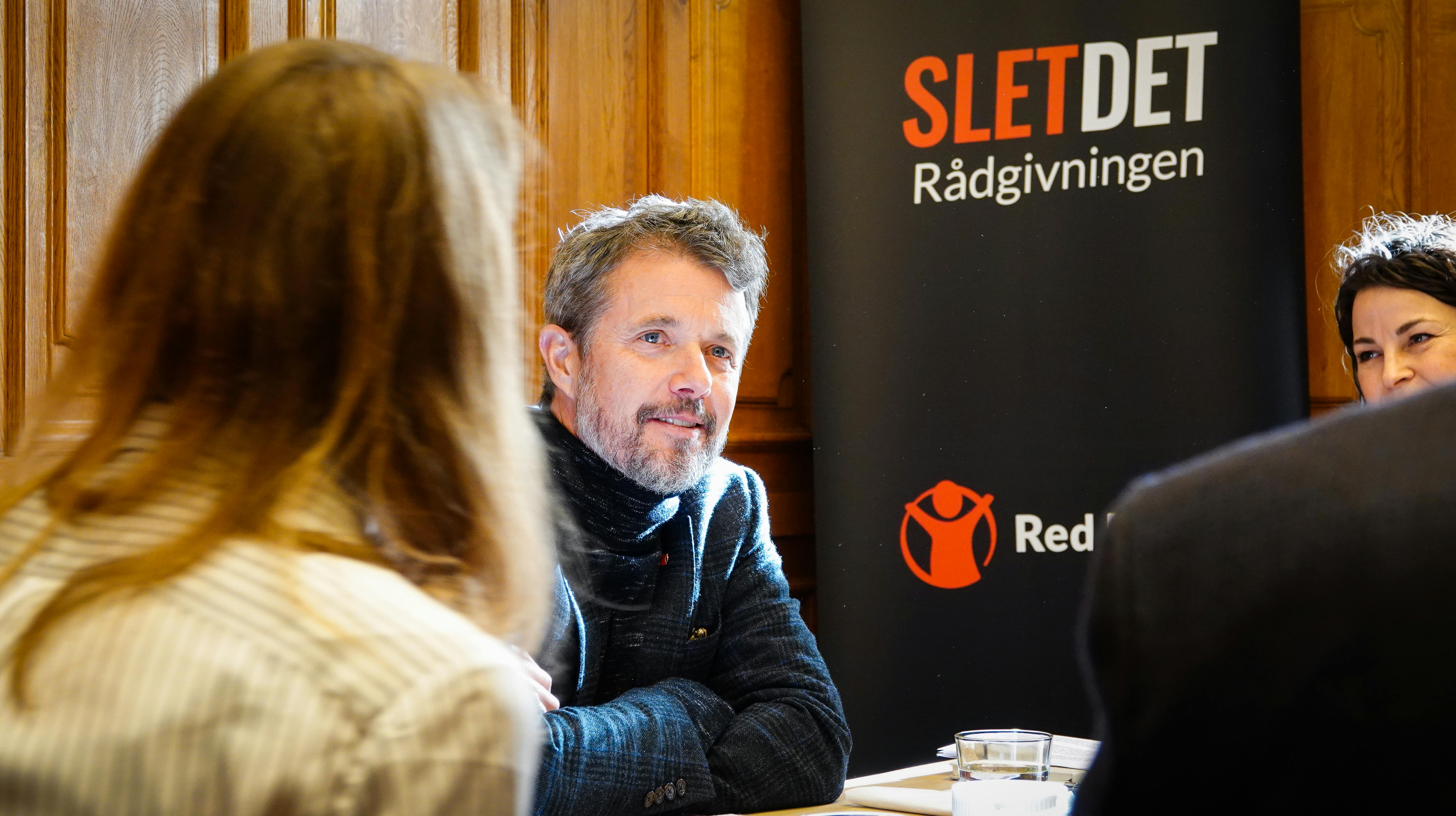 Kronprins Frederik trodsede den kongelige kalender og tog til briefing ved Red Barnet.