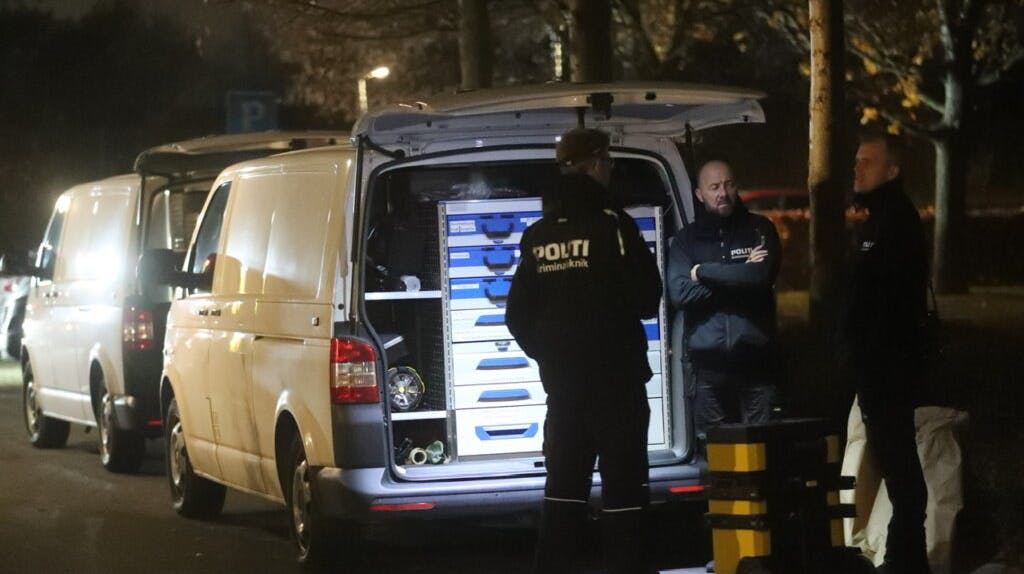 Politiet til stede ved Cederlunden i Taastrup efter det voldsomme knivopgør tilbage i 2021. Slagsmålet kostede 19-årige Milan Rahim livet.