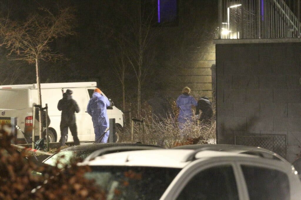 Politiets teknikere arbejdede på gerningsstedet det meste af natten til tirsdag.
