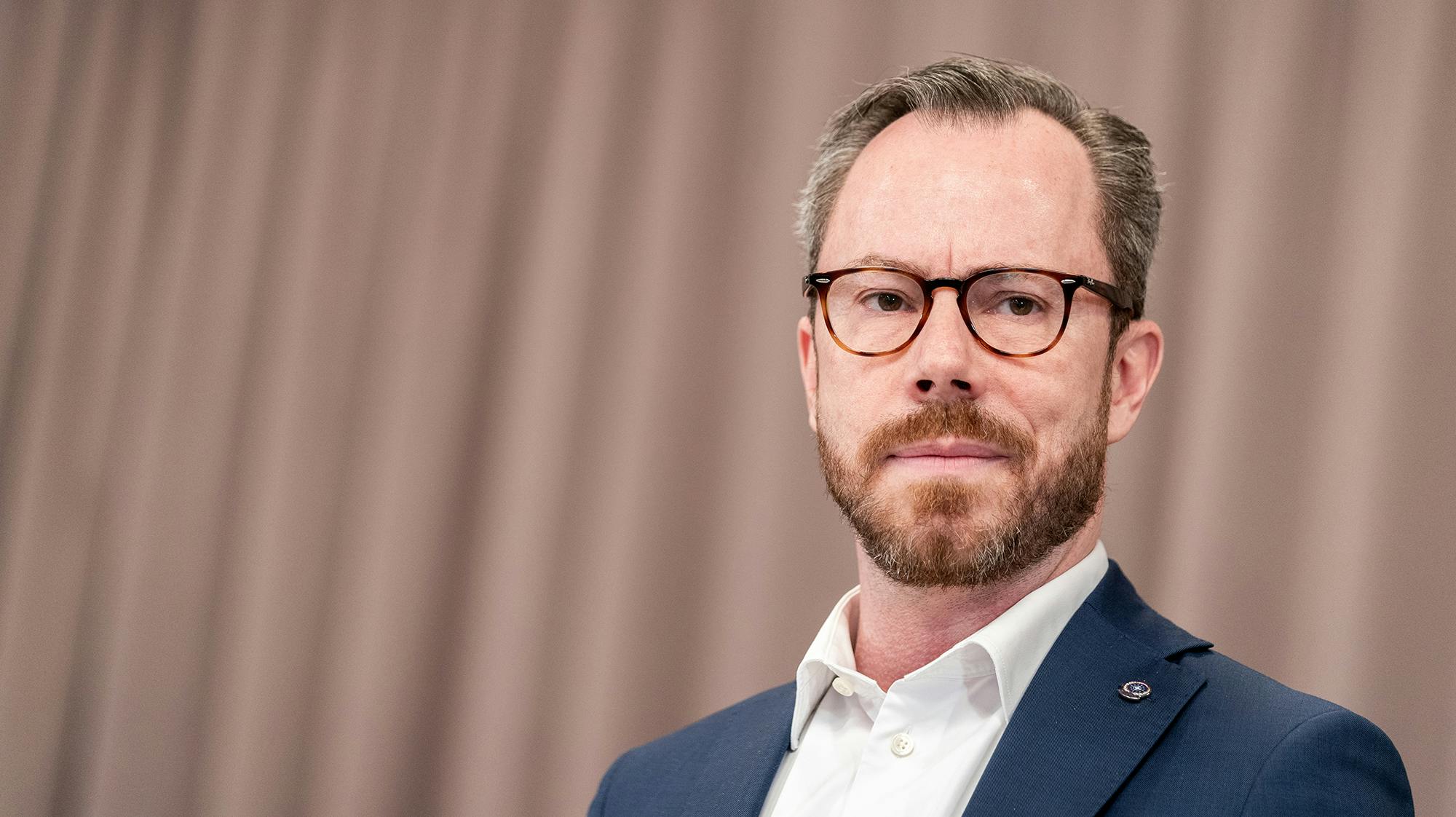 Jakob Ellemann-Jensen forventer at vende tilbage til arbejdet på Christiansborg og i Forsvarsministeriet på et tidspunkt. Det skriver han på Facebook. Han har siden den 6. februar været sygemeldt med stress. (Arkivfoto)