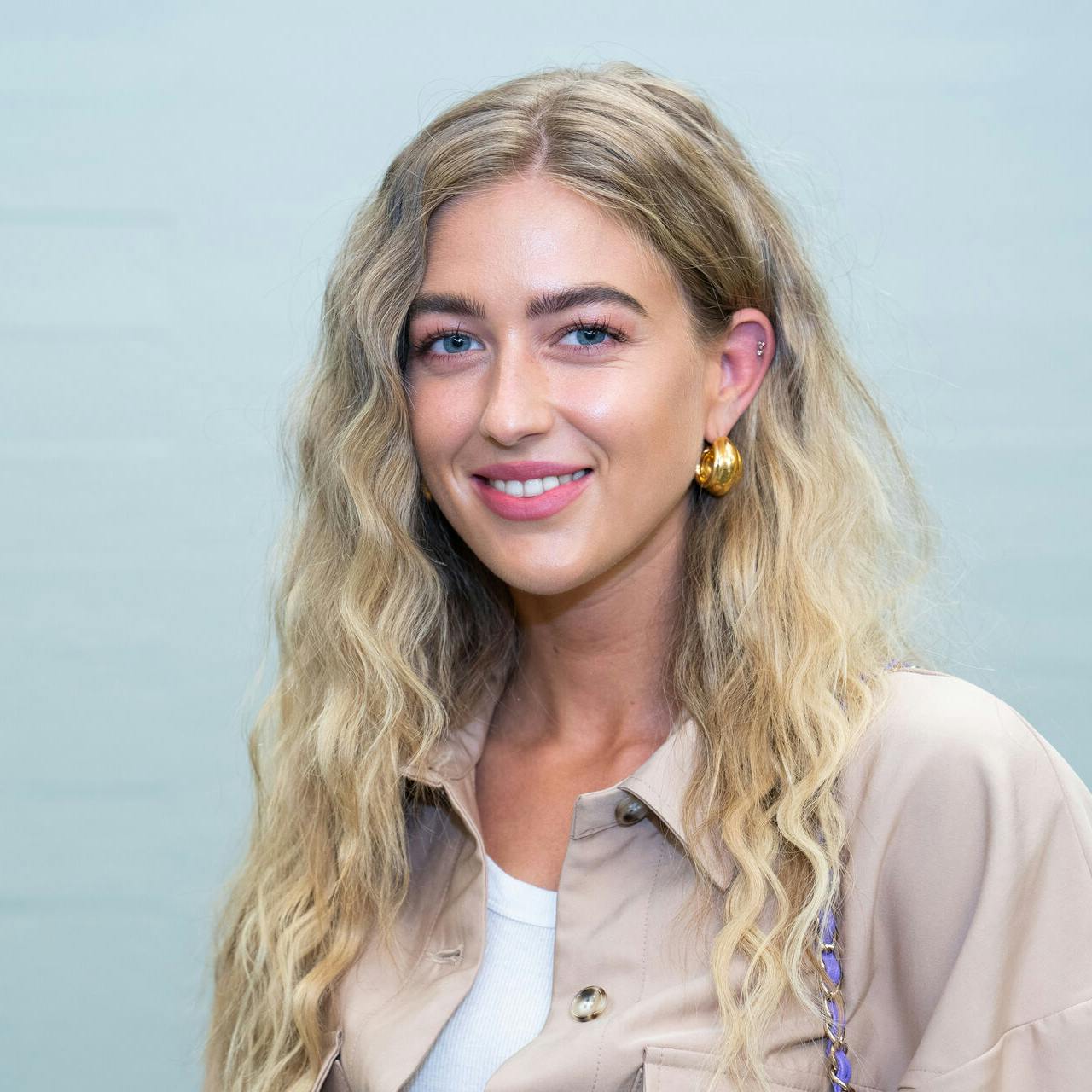Influencer Emili Sindlev mænger sig endnu en gang med amerikansk megastjerne.