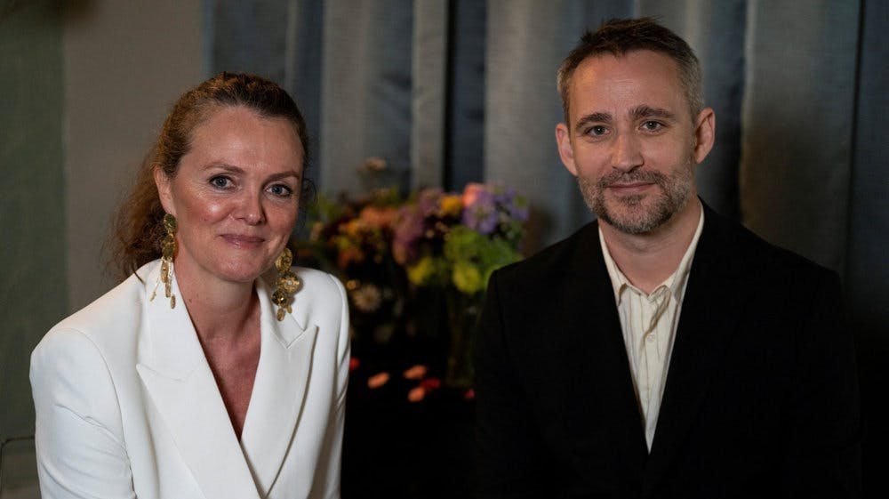 Anders Walter, der har instrueret "Ivalu", er ikke overbevist om, at han vil sejre ved oscaruddelingen. Han ses her sammen med producer Rebecca Pruzan. 