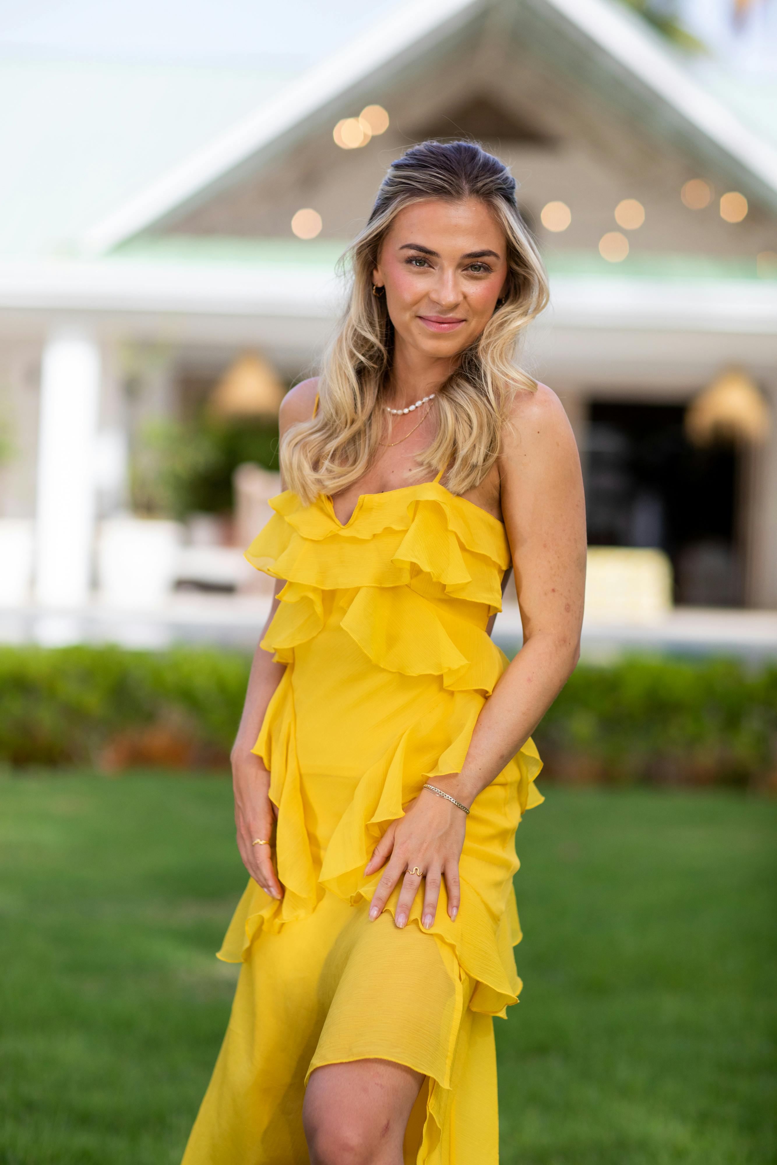 Sina Stirnimann er 23 år, bor i København med sin bedste veninde og roomie og læser enkeltfag for at kunne studere markedsføring på universitetet til sommer.