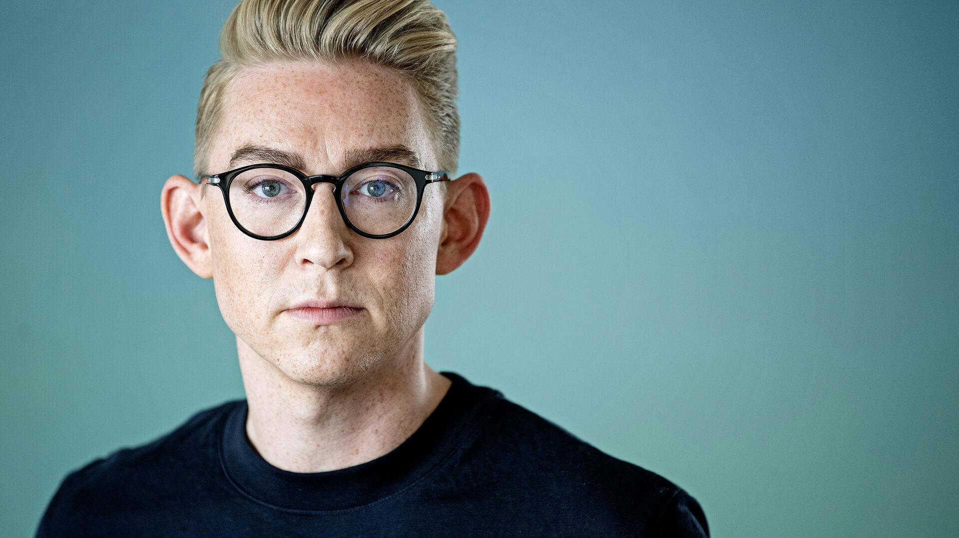 Emil Thorup er 39 år. Hans mor, Kirsten, er 67 år.