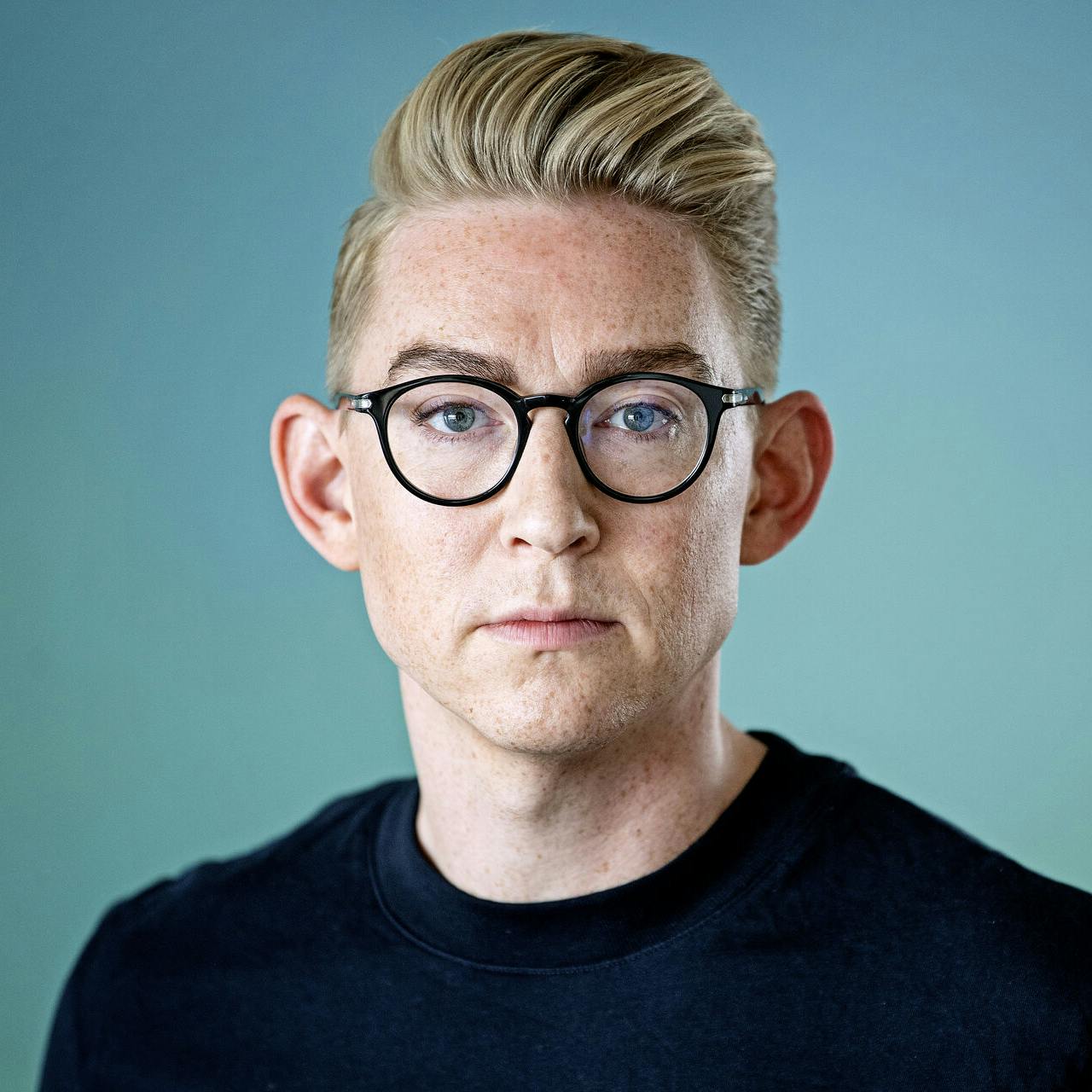 Emil Thorup er 39 år. Hans mor Kirsten er 67 år.