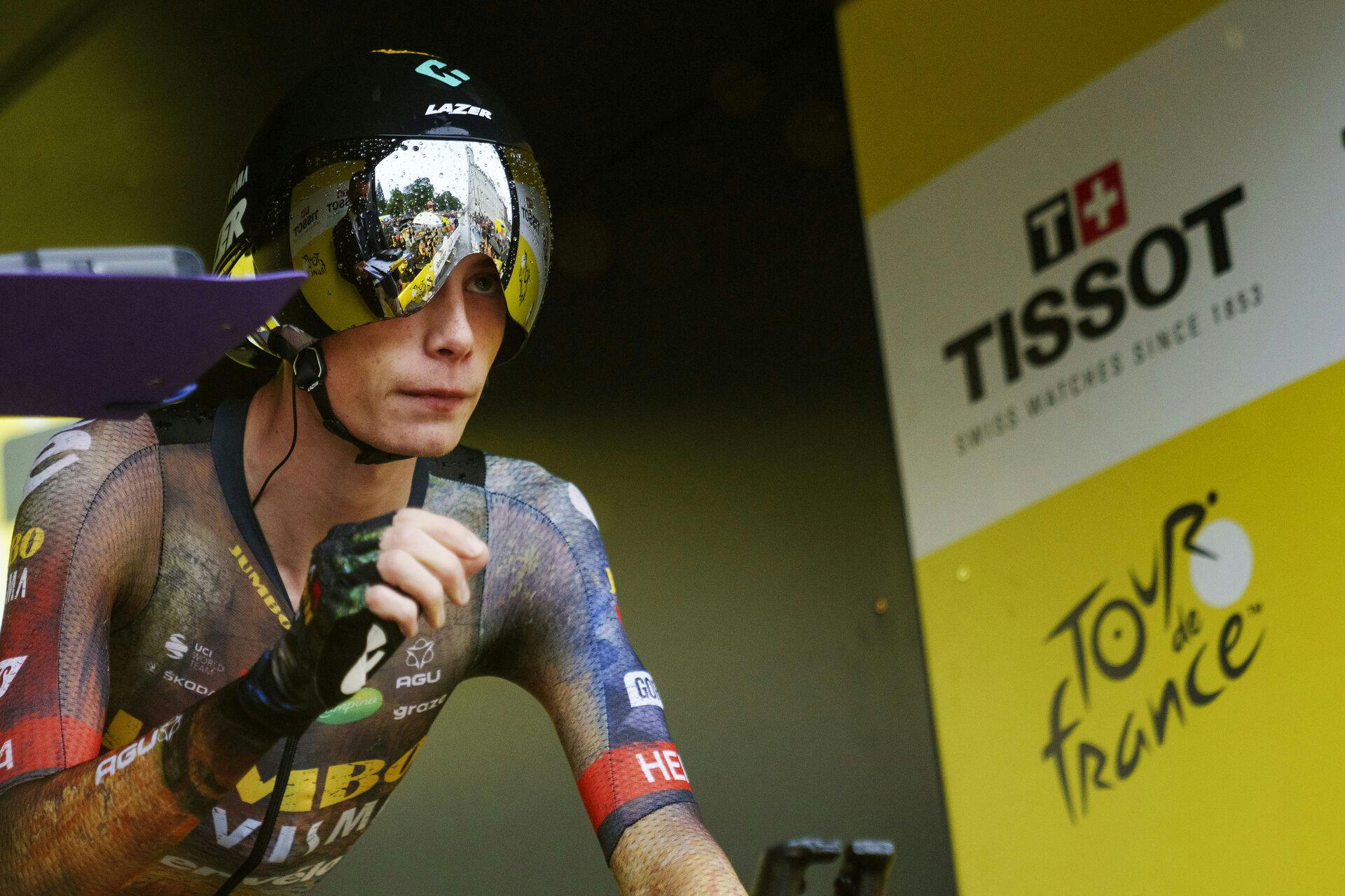 Jonas Vingegaard gør klar til at køre ud på Tour de France-enkeltstarten i København i 2022. I 2024 kommer han også til at gøre det samme i Nice i Frankrig på den allersidste etape af løbet.
