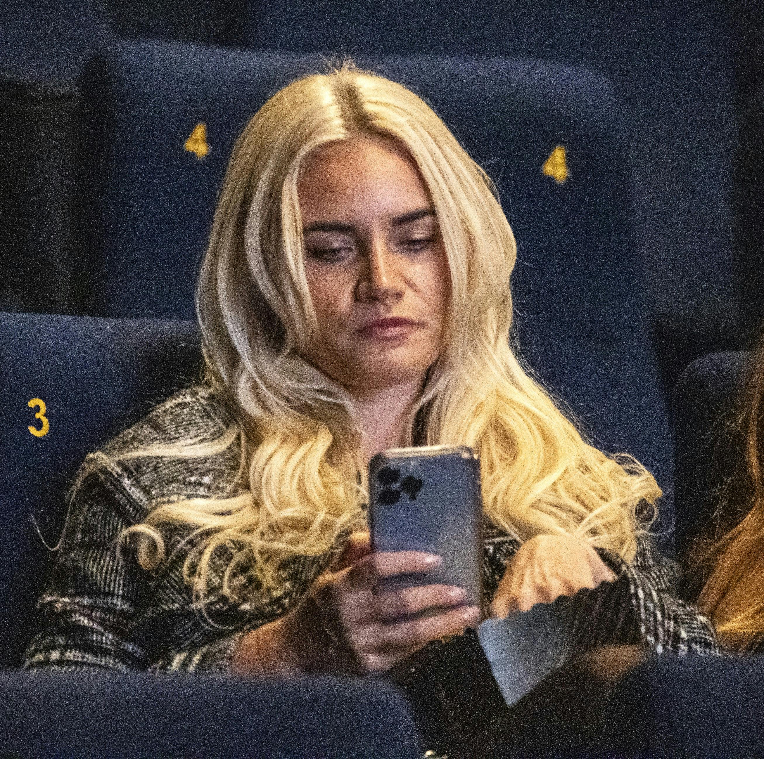 Thalia Pitzner er meget glad for sin telefon.