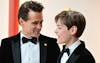 Colin Farrell med sin søn, Henry Tadeusz Farrell, på den røde løber til Oscar-uddelingen.
