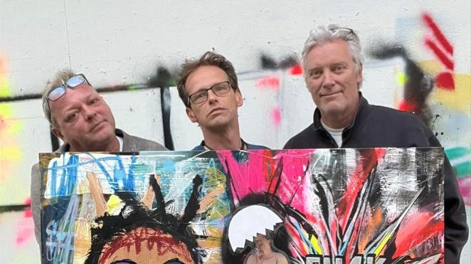 Kristian von Hornsleth og Poul Pava lavede før retssagen dette fælles værk med Ibi-Pippi (i midten, red.) kaldet "Fuck Jorn!". Det skete i et forsøg på at samle nogle af pengene sammen til erstatningen, som Ibi-Pippi nu skal betale.