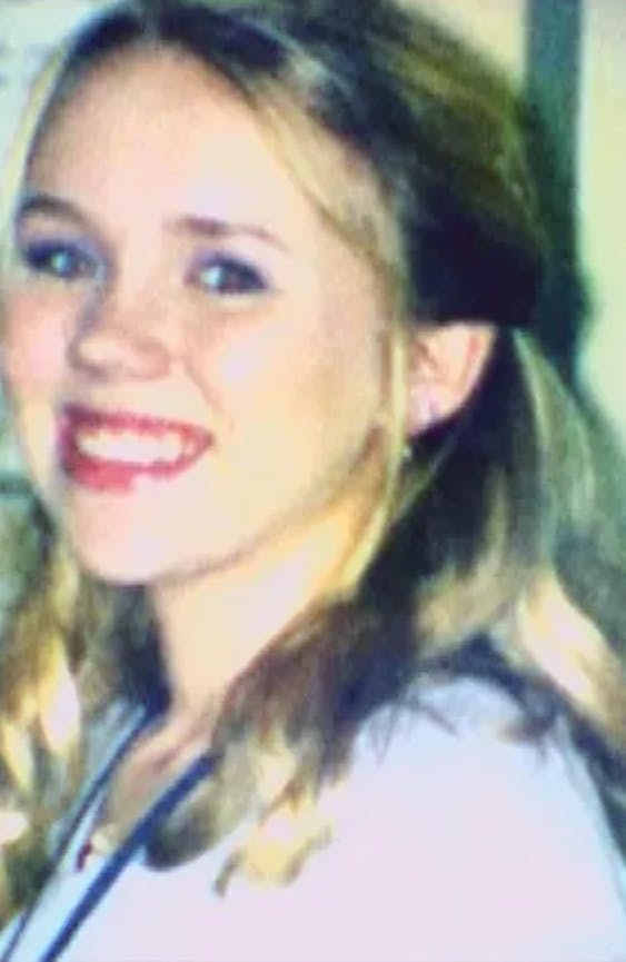 Kara Robinson vandede blomster hos en veninde, da hun blev kidnappet af en seriemorder. 
