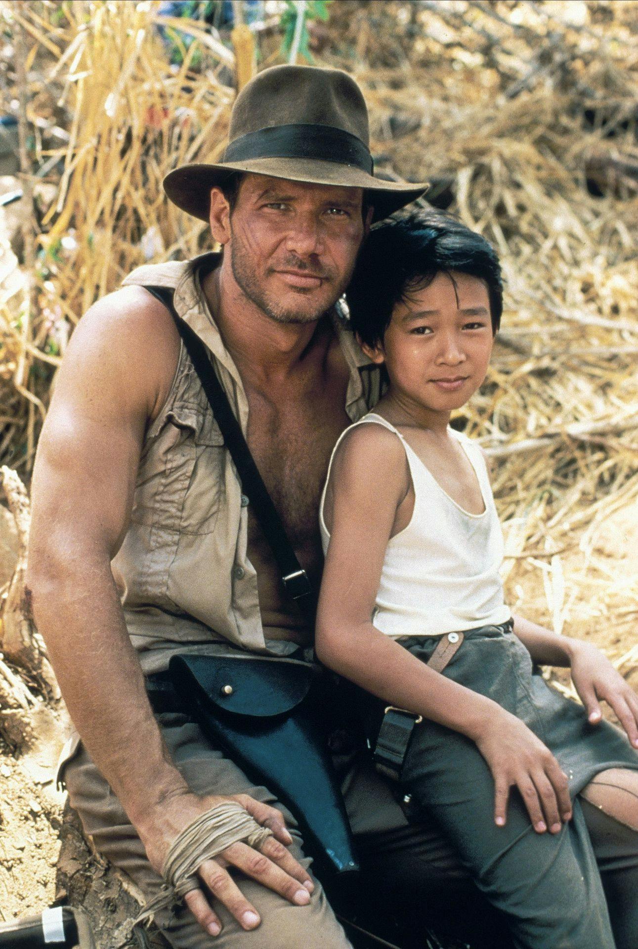 Her ses Harrison Ford & Ke Huy Quan sammen, da de indspillede en Indiana Jones-film sammen.