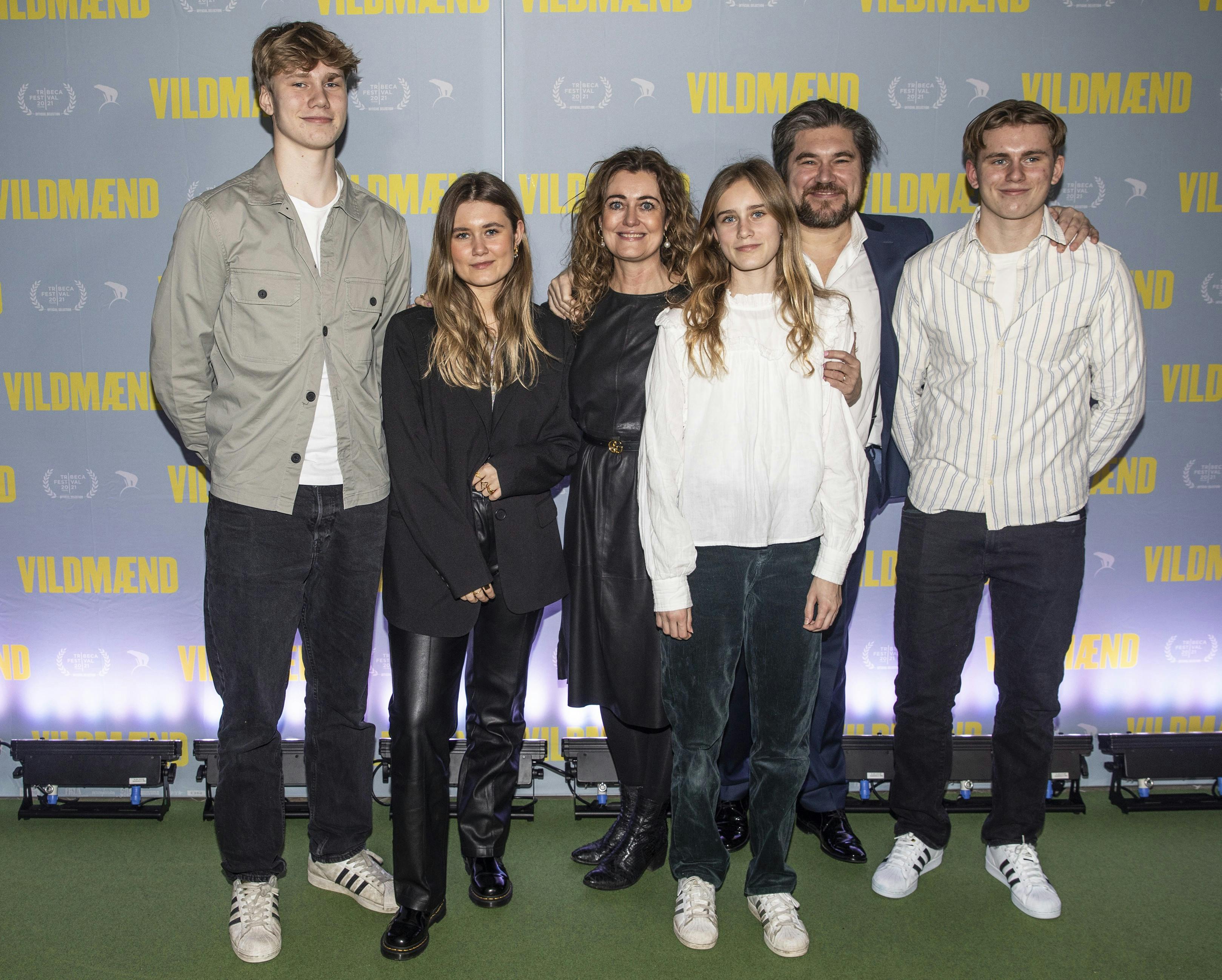 Sammen har Rasmus og Helle Bjerg fire børn. Anne, Valder, Ella og Villads. 