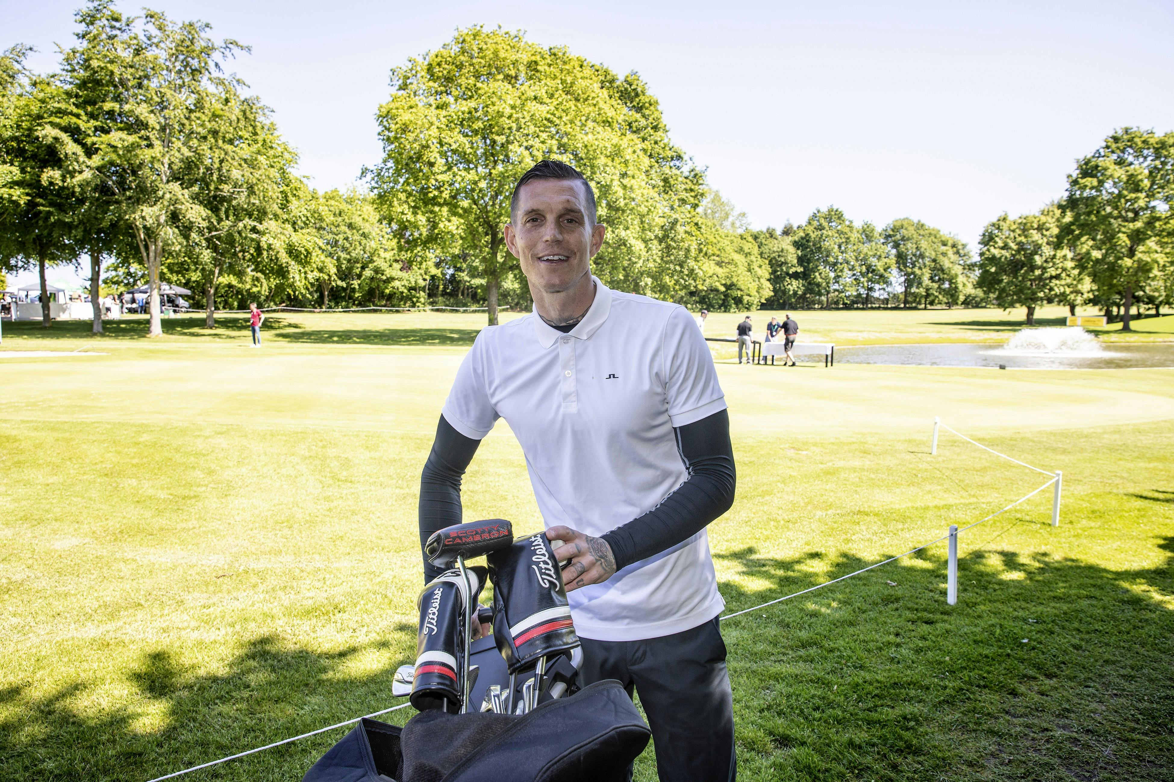 I “Deja-vu med Frøkjær” fremgår det, at Linda P. i seks år spillede fodbold – og kender den tidligere landsholdsspiller Daniel Agger, 38. – Jeg gik i klasse med Daniel Agger – han kom lidt længere med det, end jeg gjorde. Det er sjovt, fordi jeg husk
