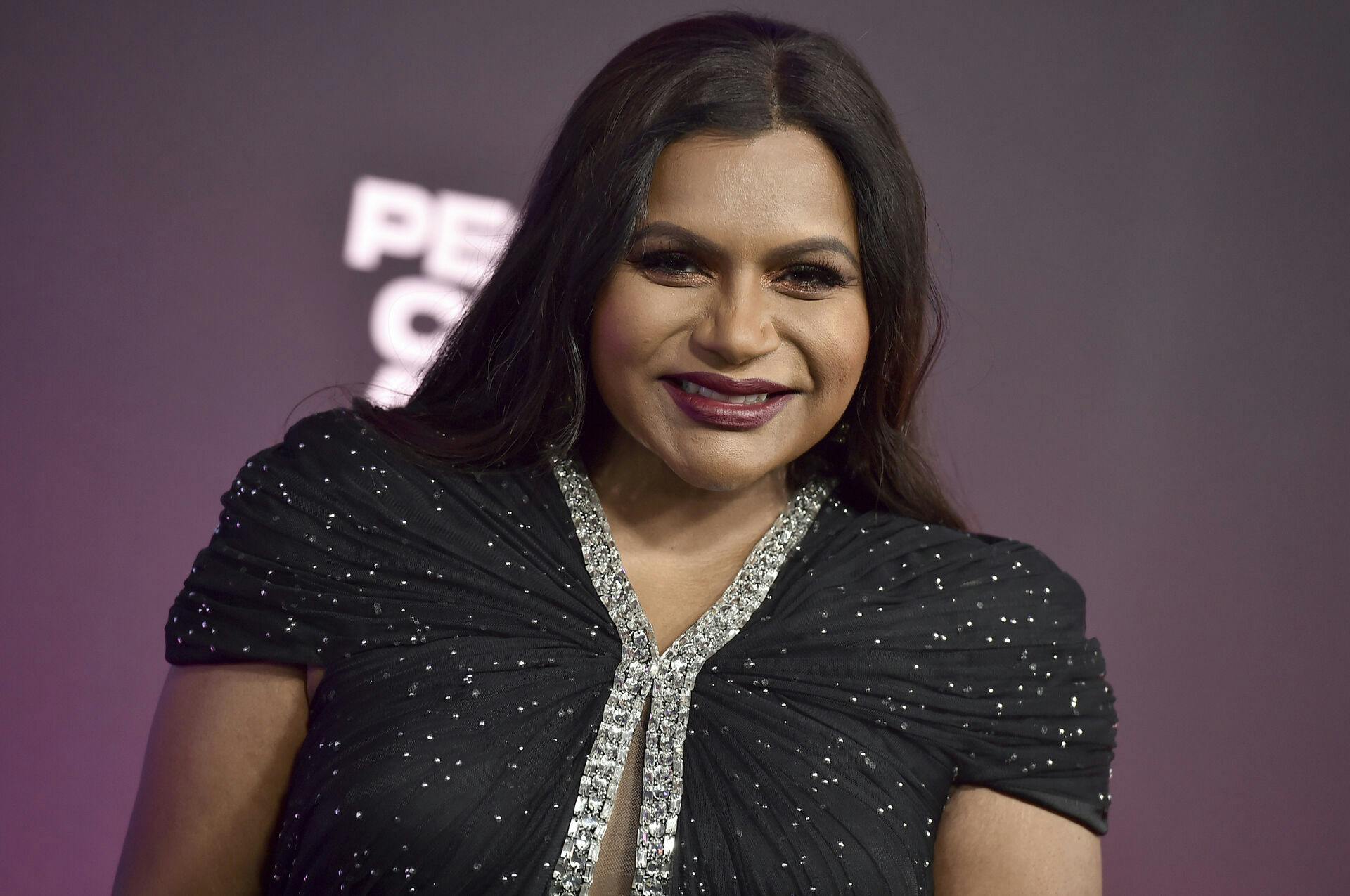 Mindy Kaling viste en noget slankere figur frem til årets Vanity Fair Oscar Party.