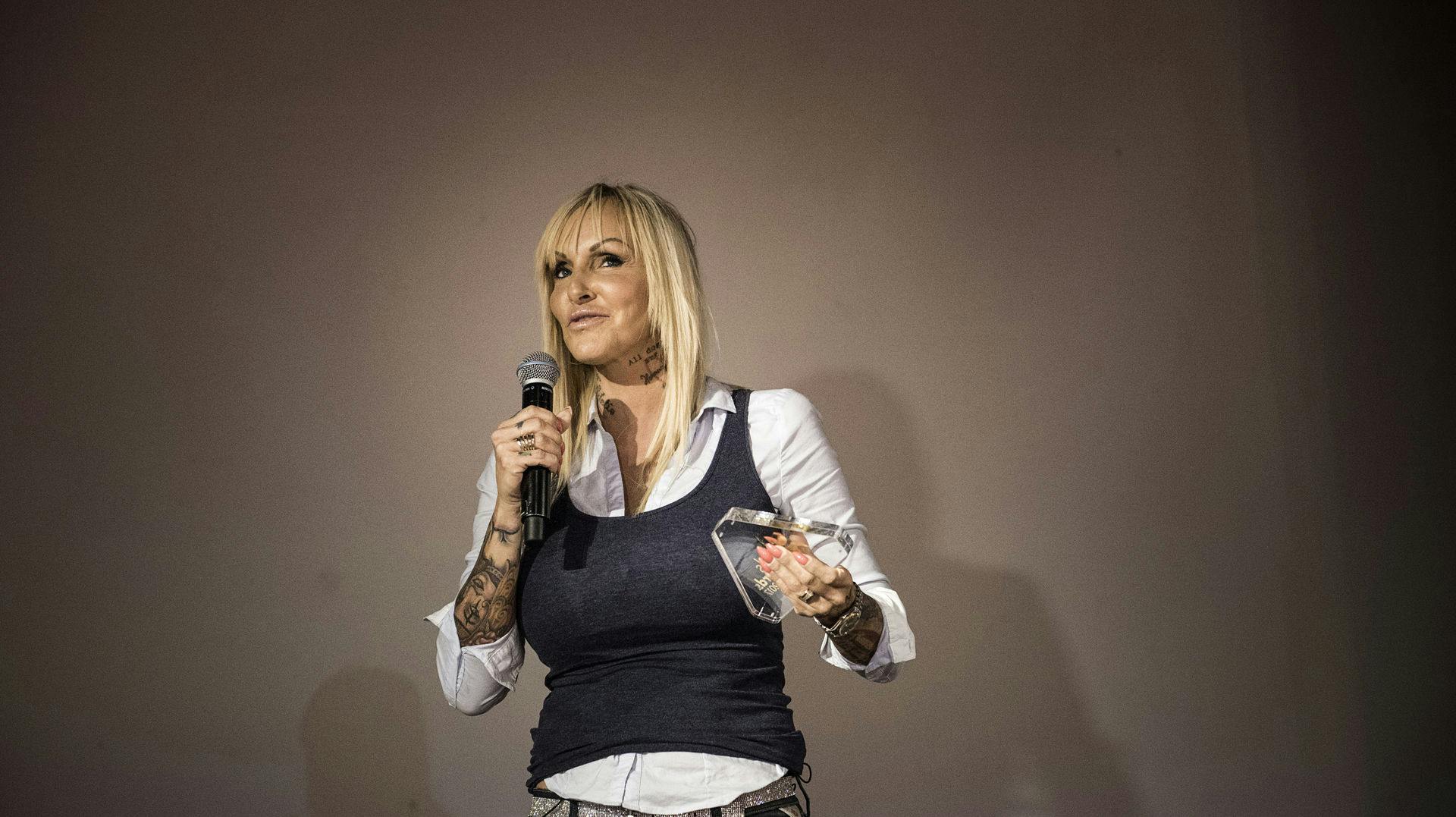 Linse Kessler er berygtet for sin skarpe tunge. Det er dog uvist, om det er hendes lidt for kvikke taleevner, der nu koster realitystjernen 70.000 kroner.