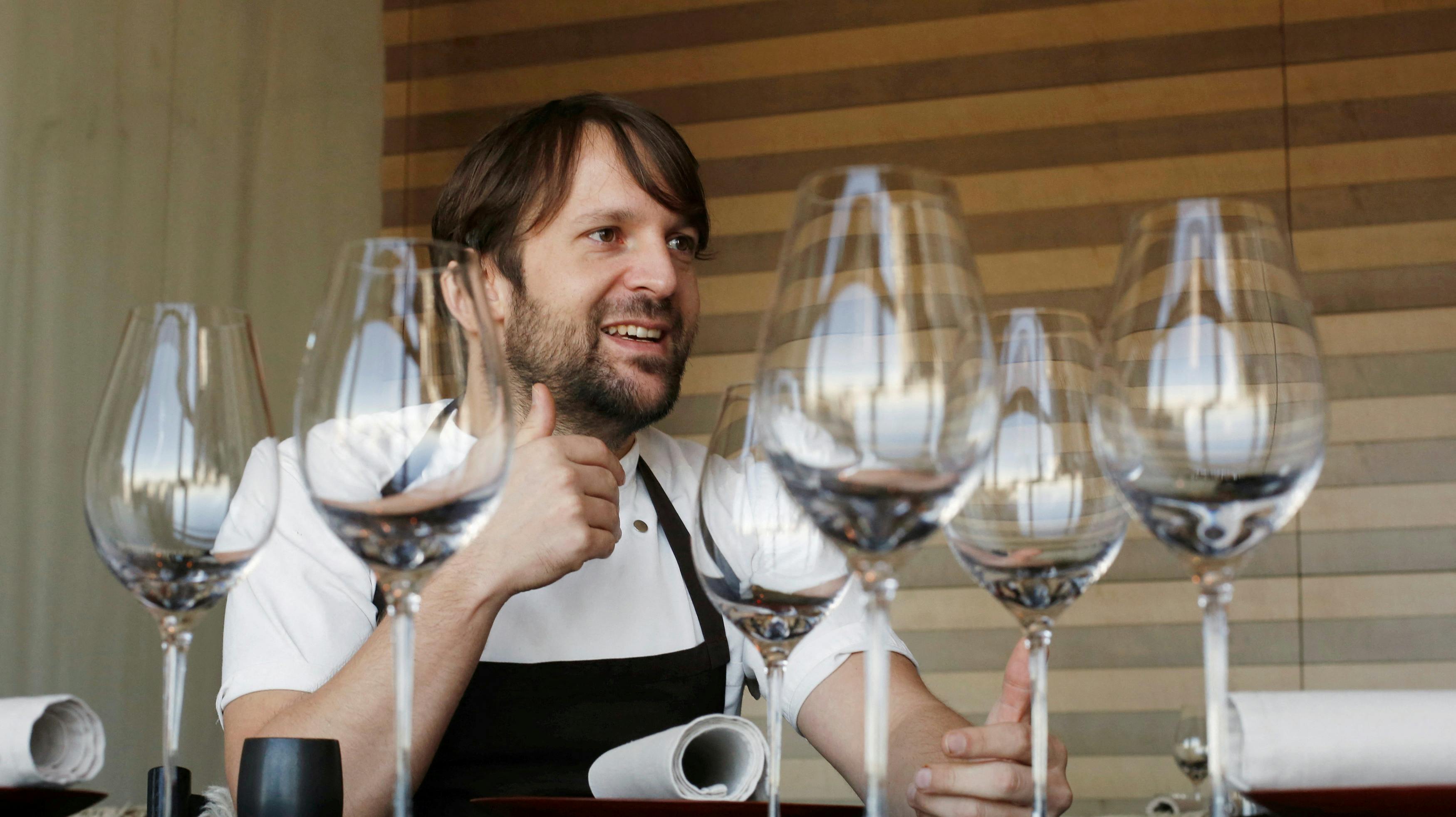 René Redzepi (på billedet) og folkene bag den danske michelinrestaurant Noma åbner onsdag en pop up-restaurant i den japanske by Kyoto. Stedet, der hedder Noma Kyoto og ligger på Ace Hotel Kyoto, har åbent frem til 20. maj fra onsdag til lørdag til