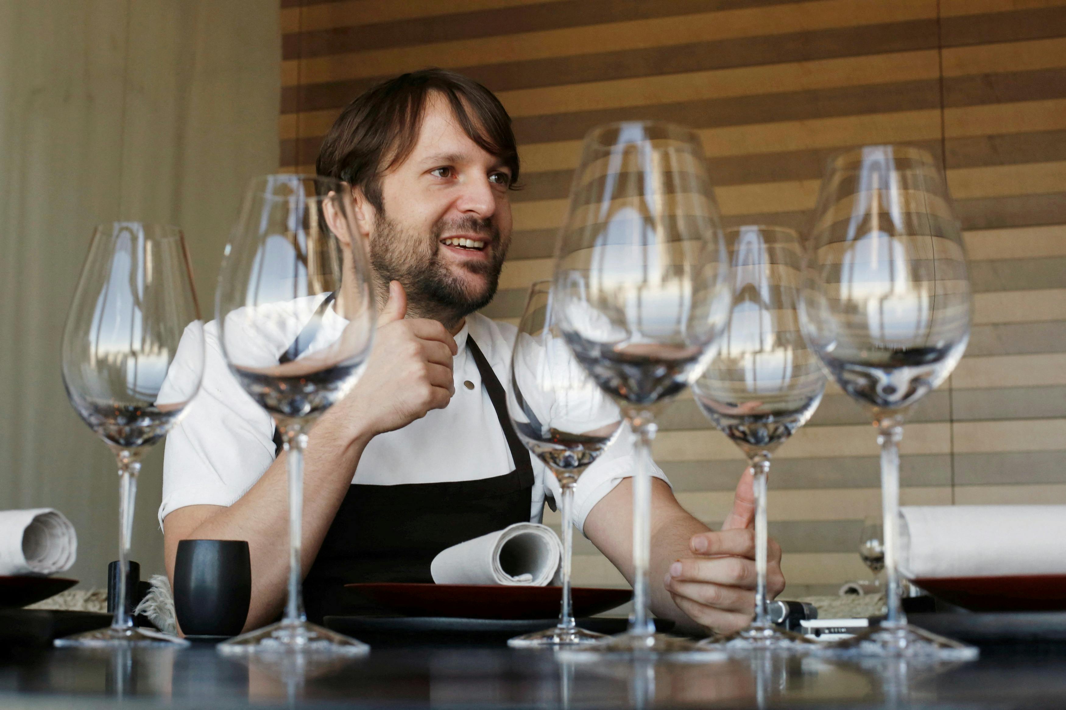 René Redzepi (på billedet) og folkene bag den danske michelinrestaurant Noma åbner onsdag en pop up-restaurant i den japanske by Kyoto. Stedet, der hedder Noma Kyoto og ligger på Ace Hotel Kyoto, har åbent frem til 20. maj fra onsdag til lørdag til