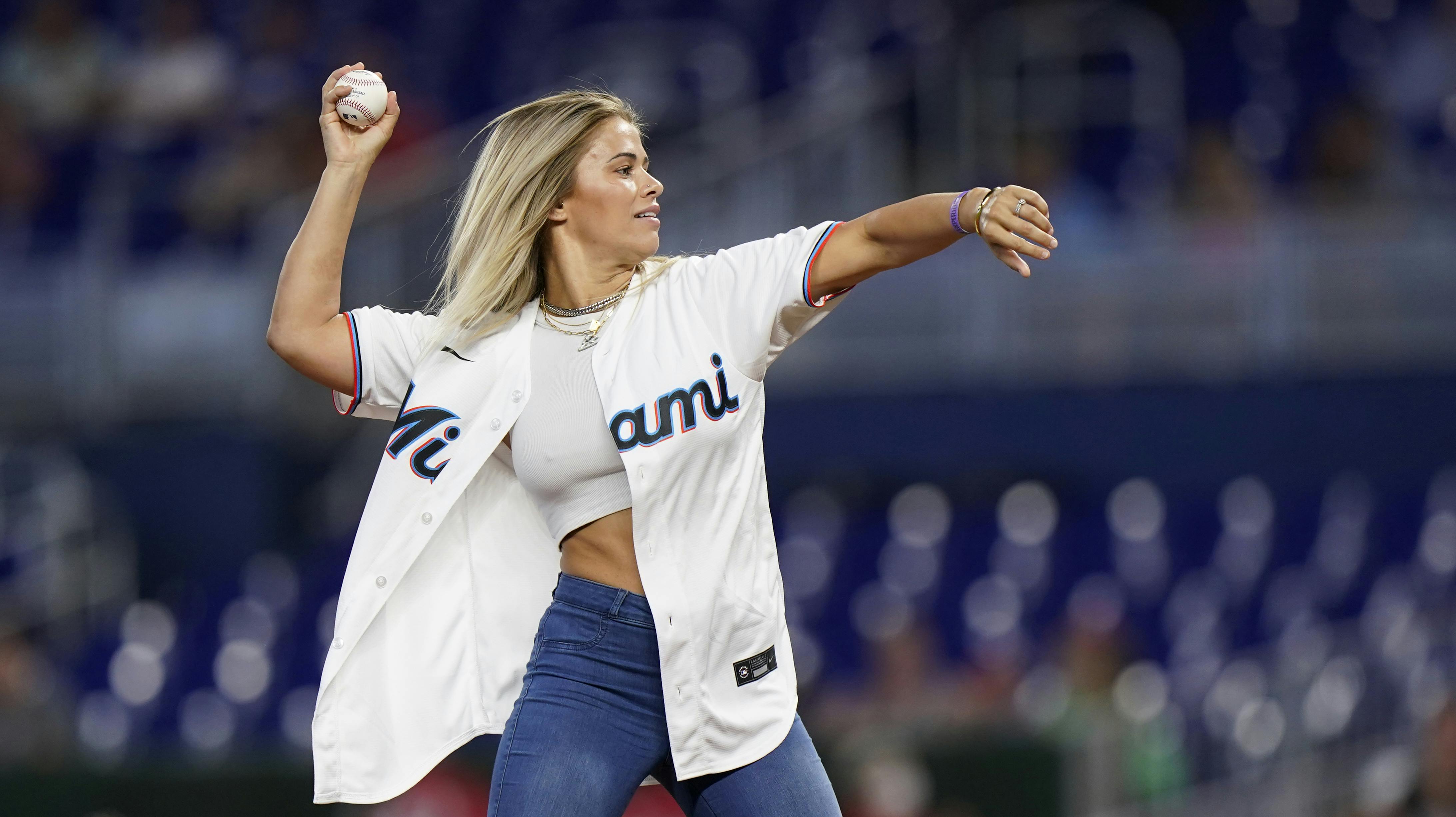 Paige VanZant har tjent kassen. Og det er ikke på baseball.