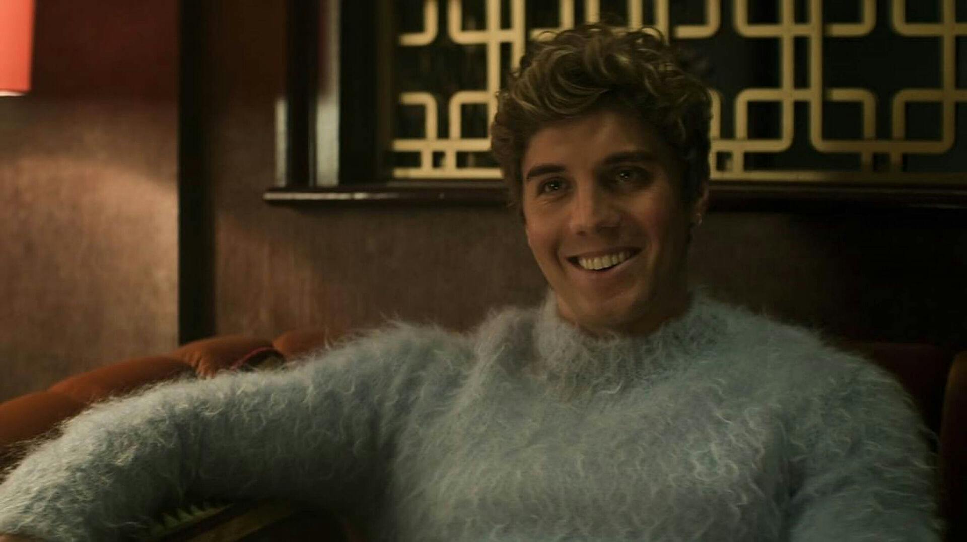 Her ses Lukas Gage i Netflix-serien "You".